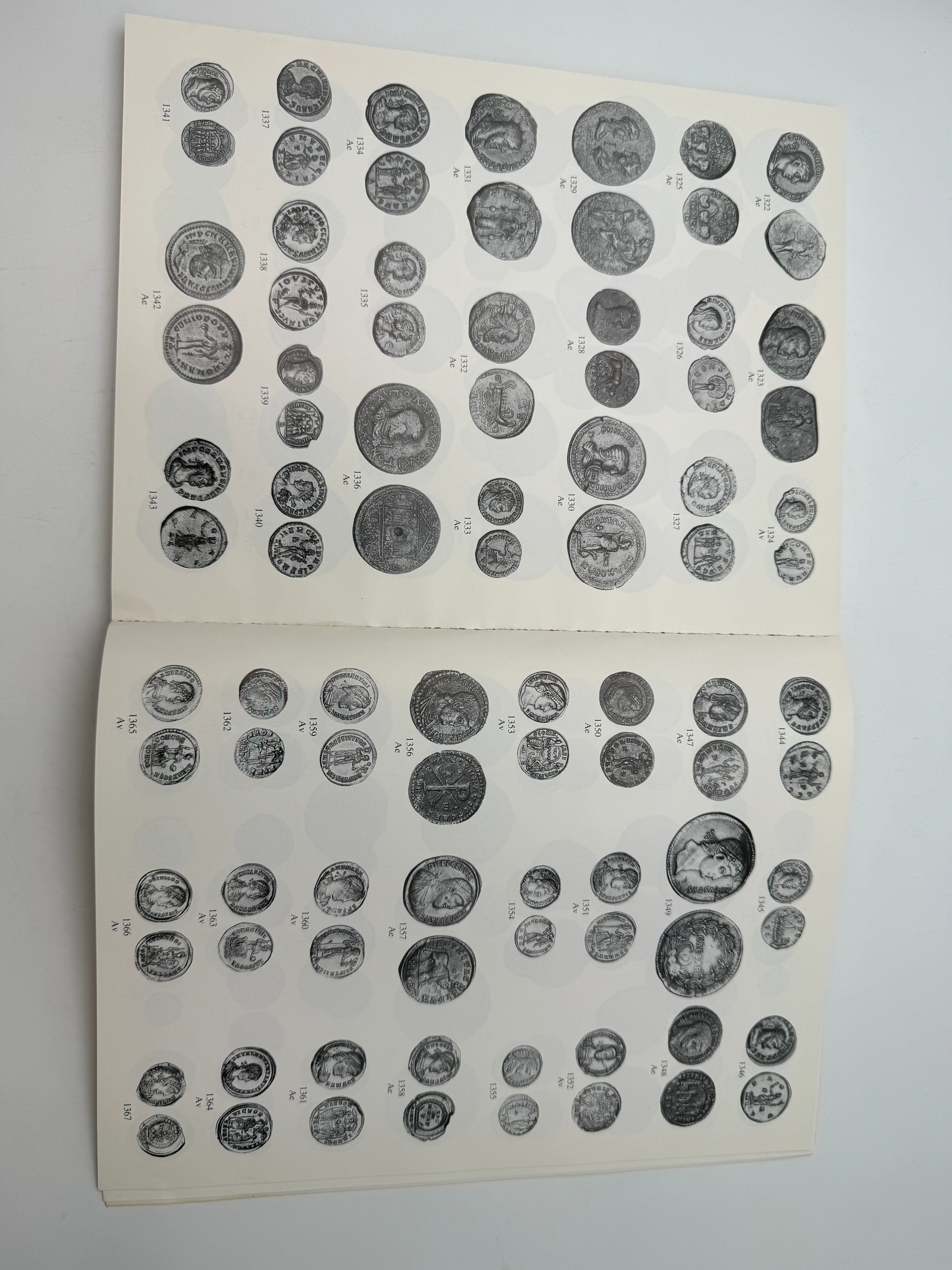 Catalogs / Numismatic Literature - A pair of auction catalogs from Germany which, among other things, contain ... - 1 3