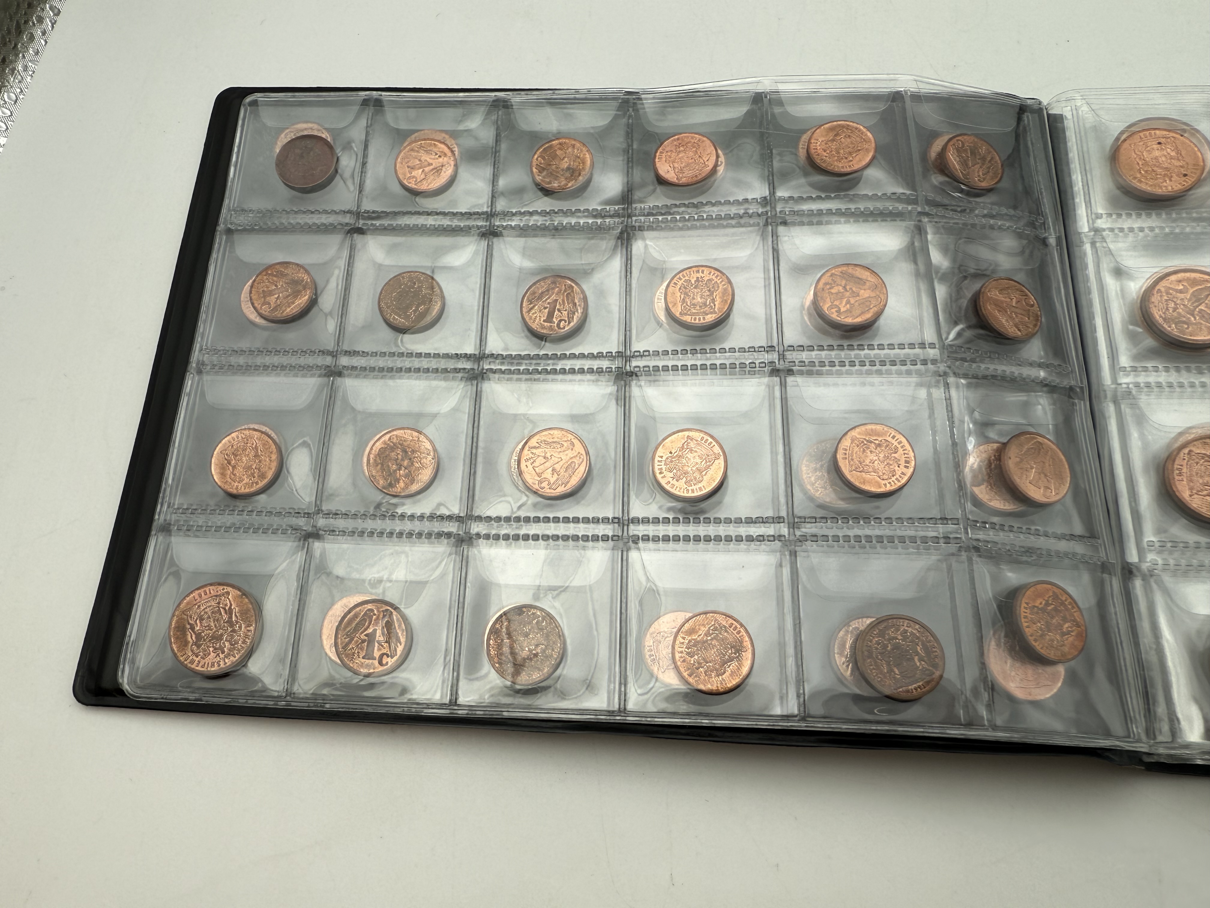 Africa - A collection of several hundred coins arranged in a special coin album, various conditions and years - 1 16