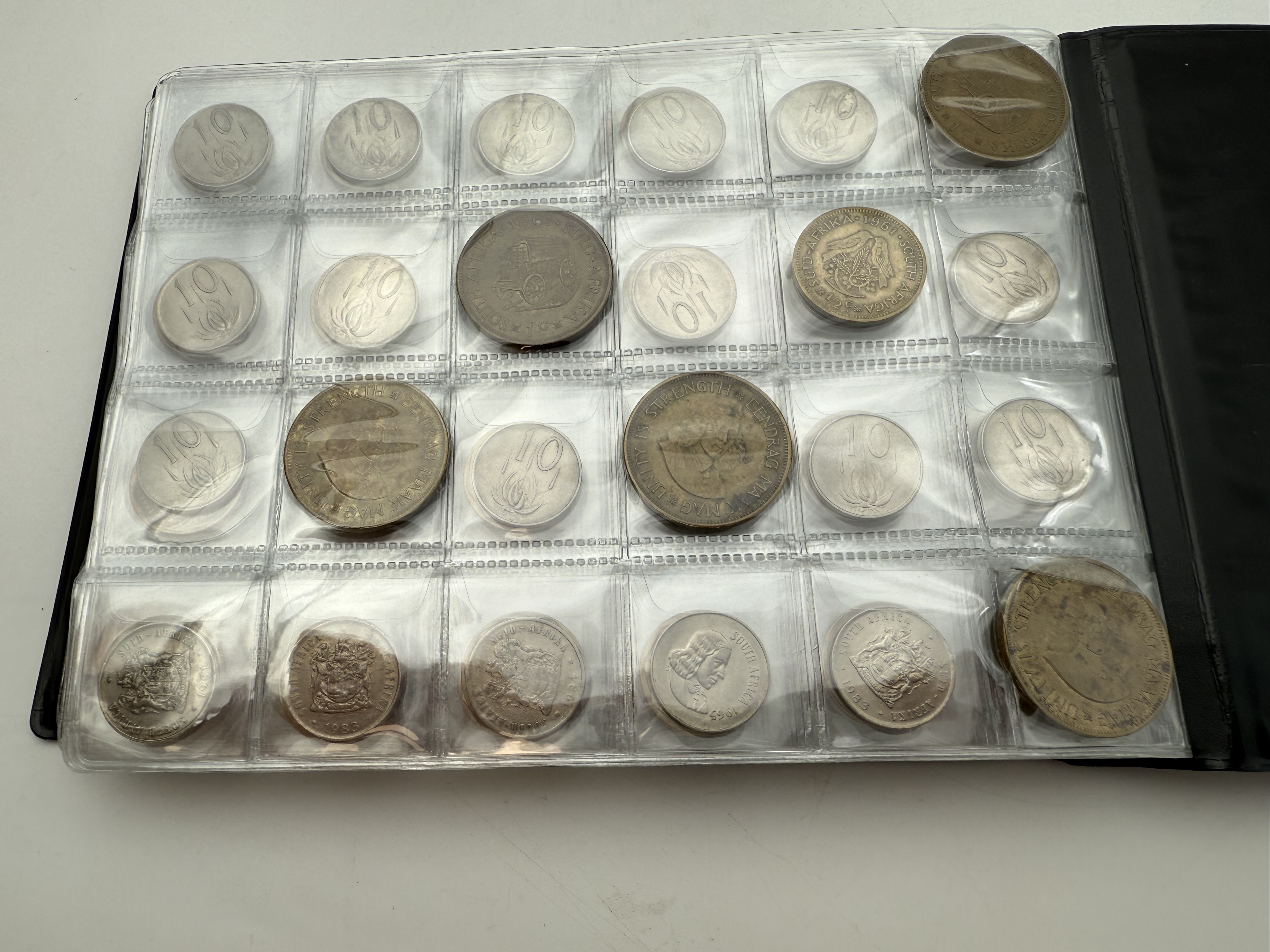 Africa - A collection of several hundred coins arranged in a special coin album, various conditions and years - 1 13