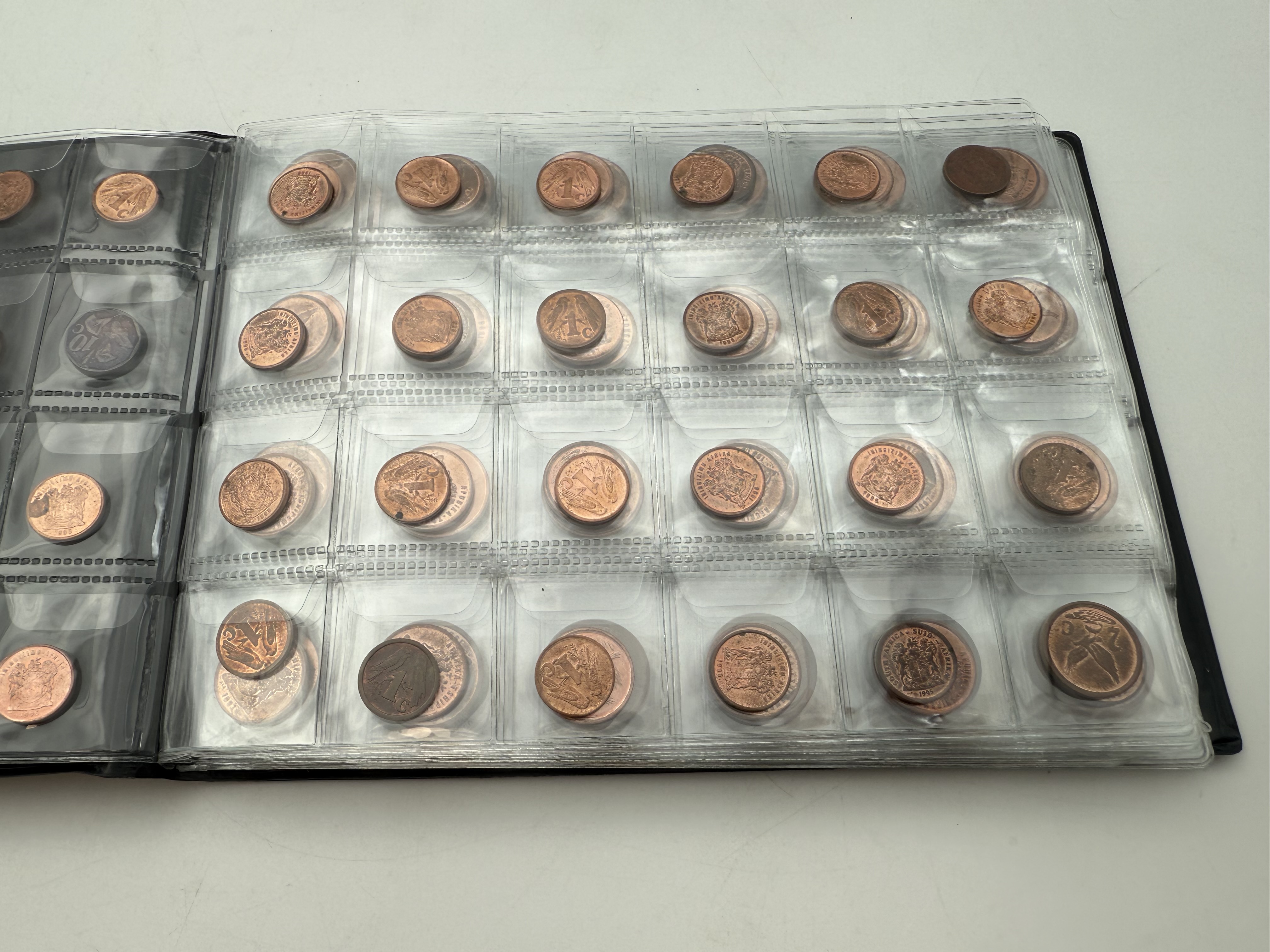 Africa - A collection of several hundred coins arranged in a special coin album, various conditions and years - 1 15