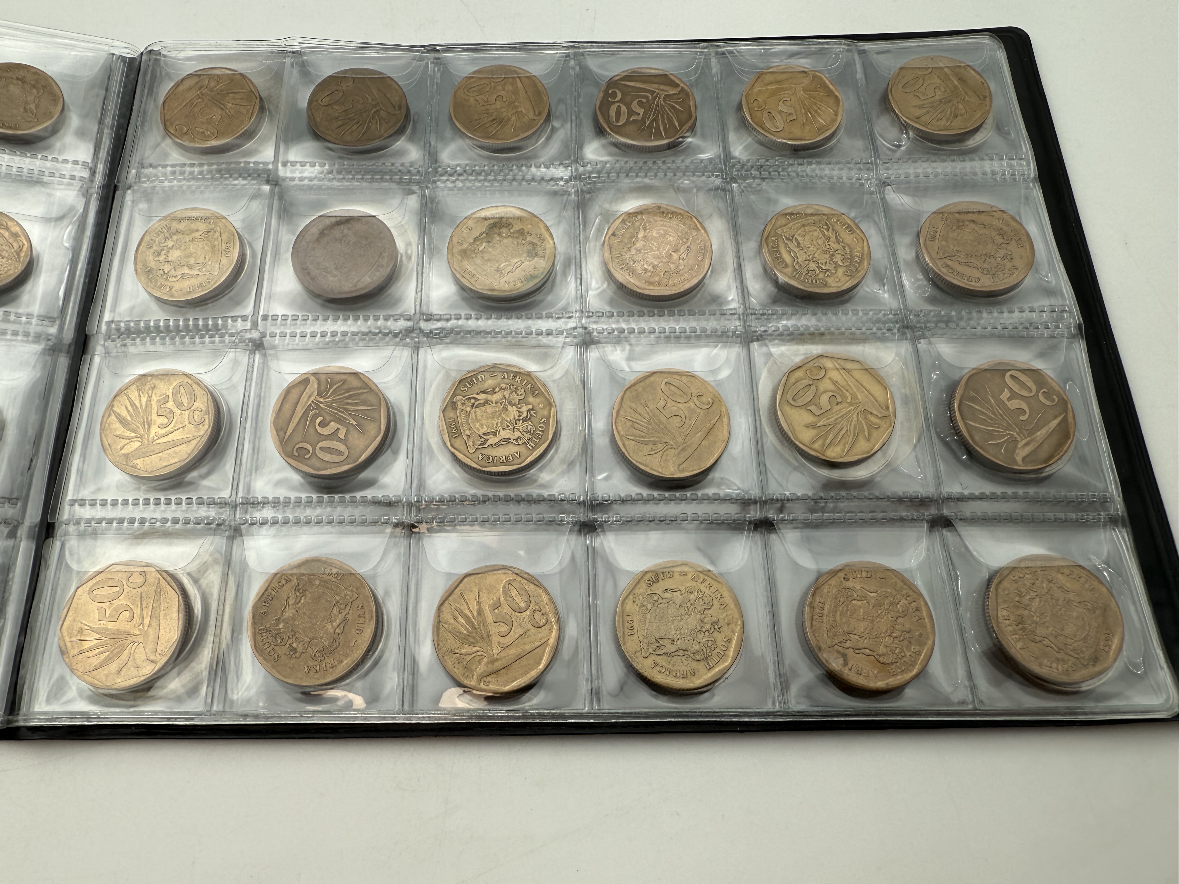 Africa - A collection of several hundred coins arranged in a special coin album, various conditions and years - 1 7