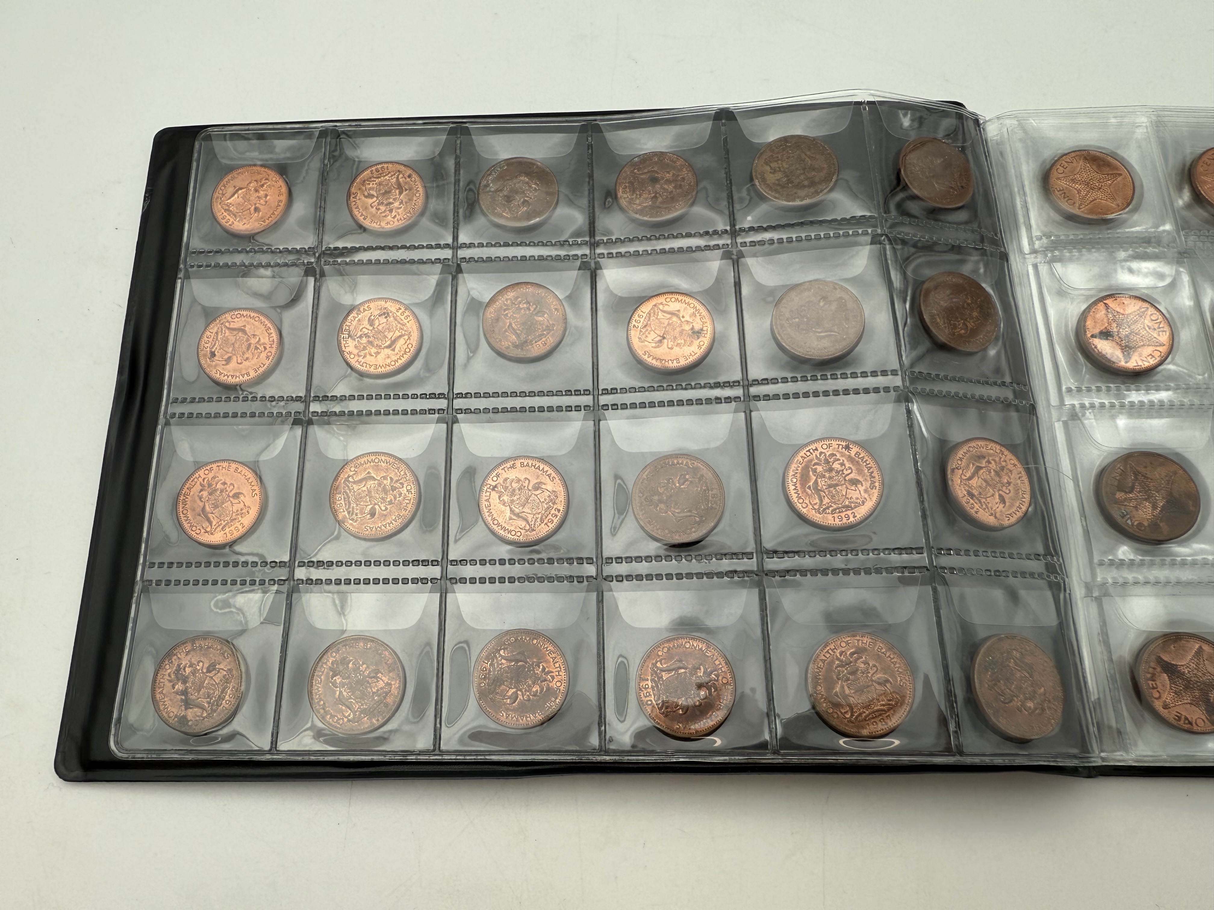 Africa - A collection of several hundred coins arranged in a special coin album, various conditions and years - 1 12