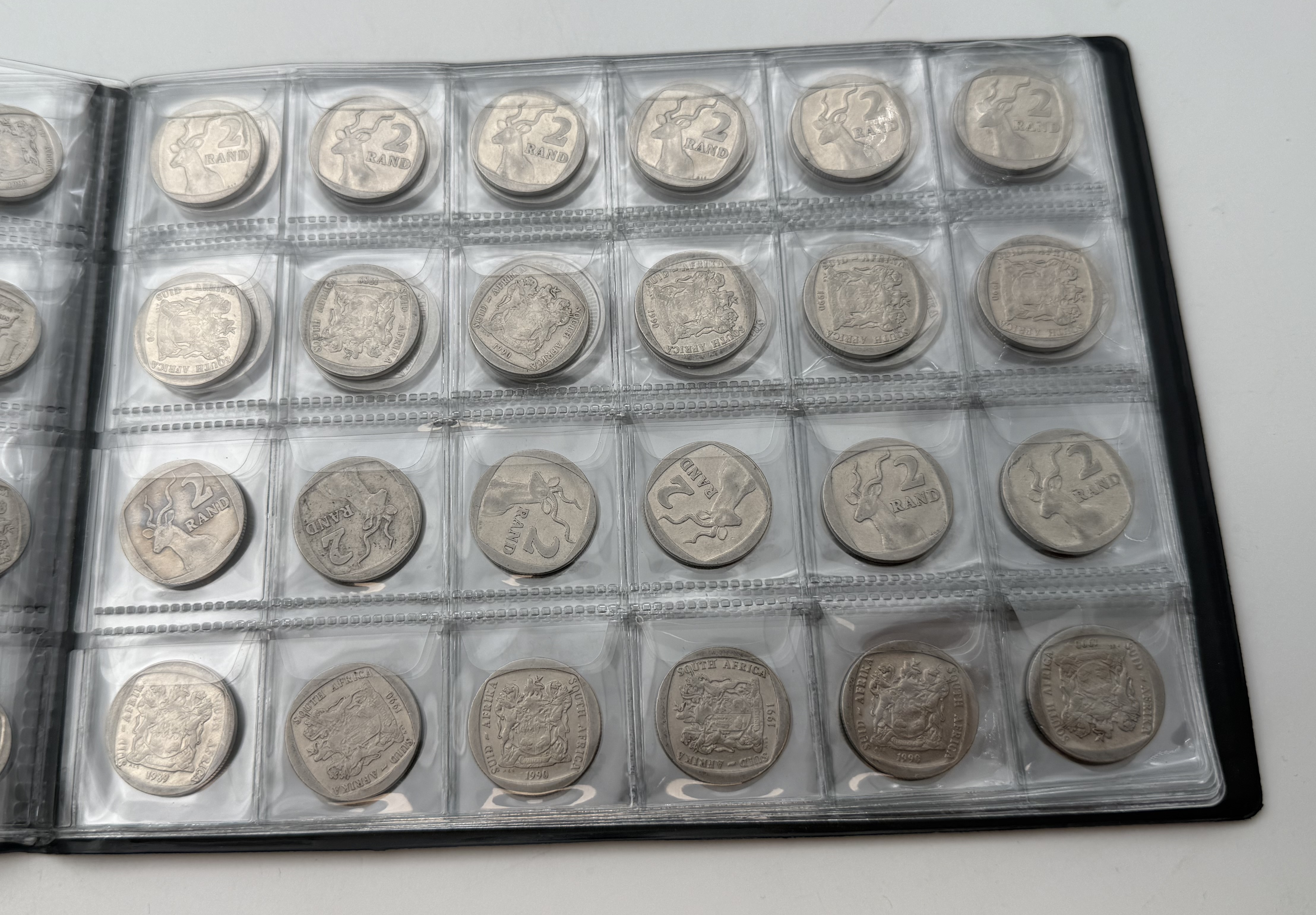 Africa - A collection of several hundred coins arranged in a special coin album, various conditions and years - 1 6