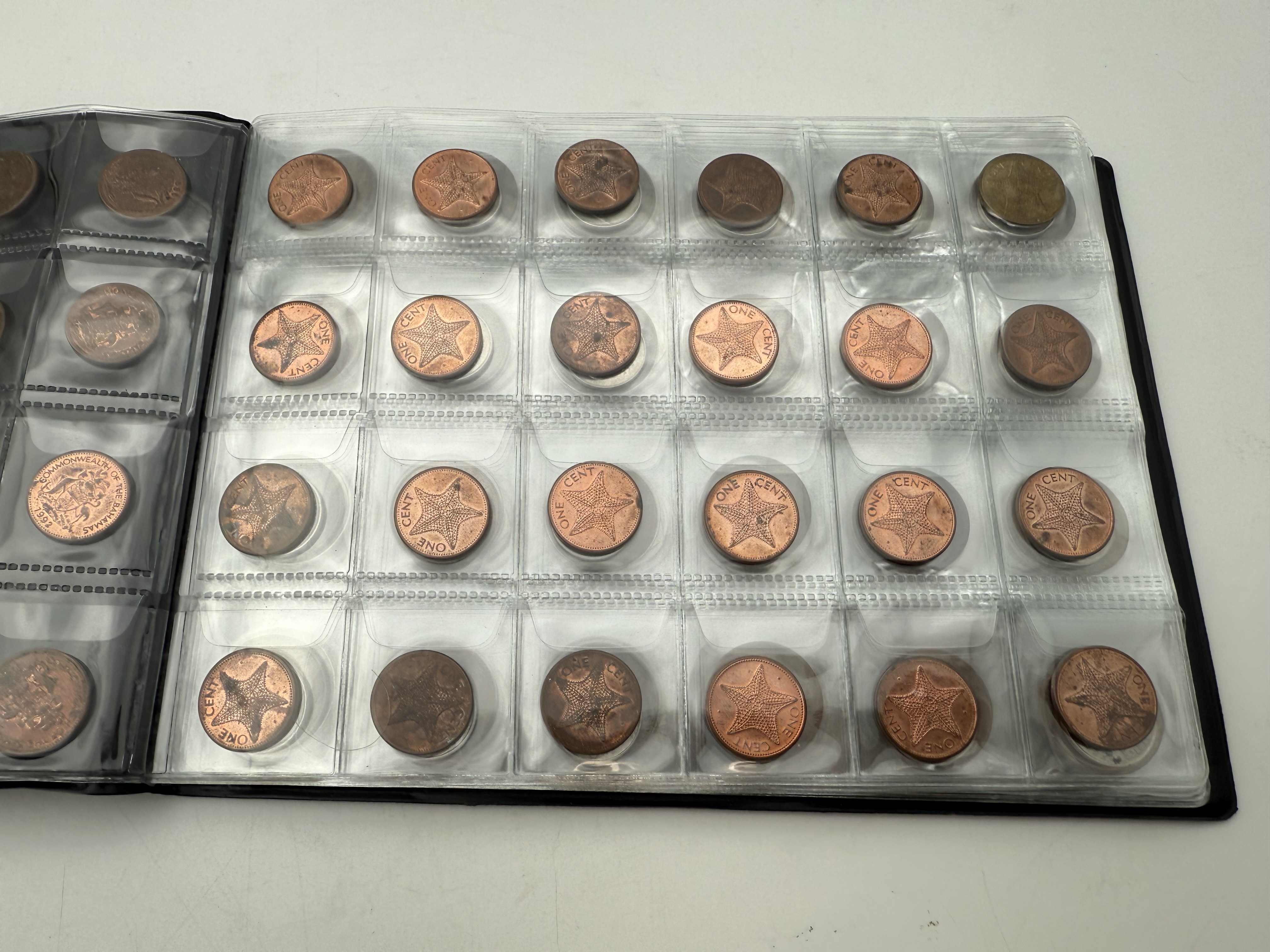 Africa - A collection of several hundred coins arranged in a special coin album, various conditions and years - 1 13