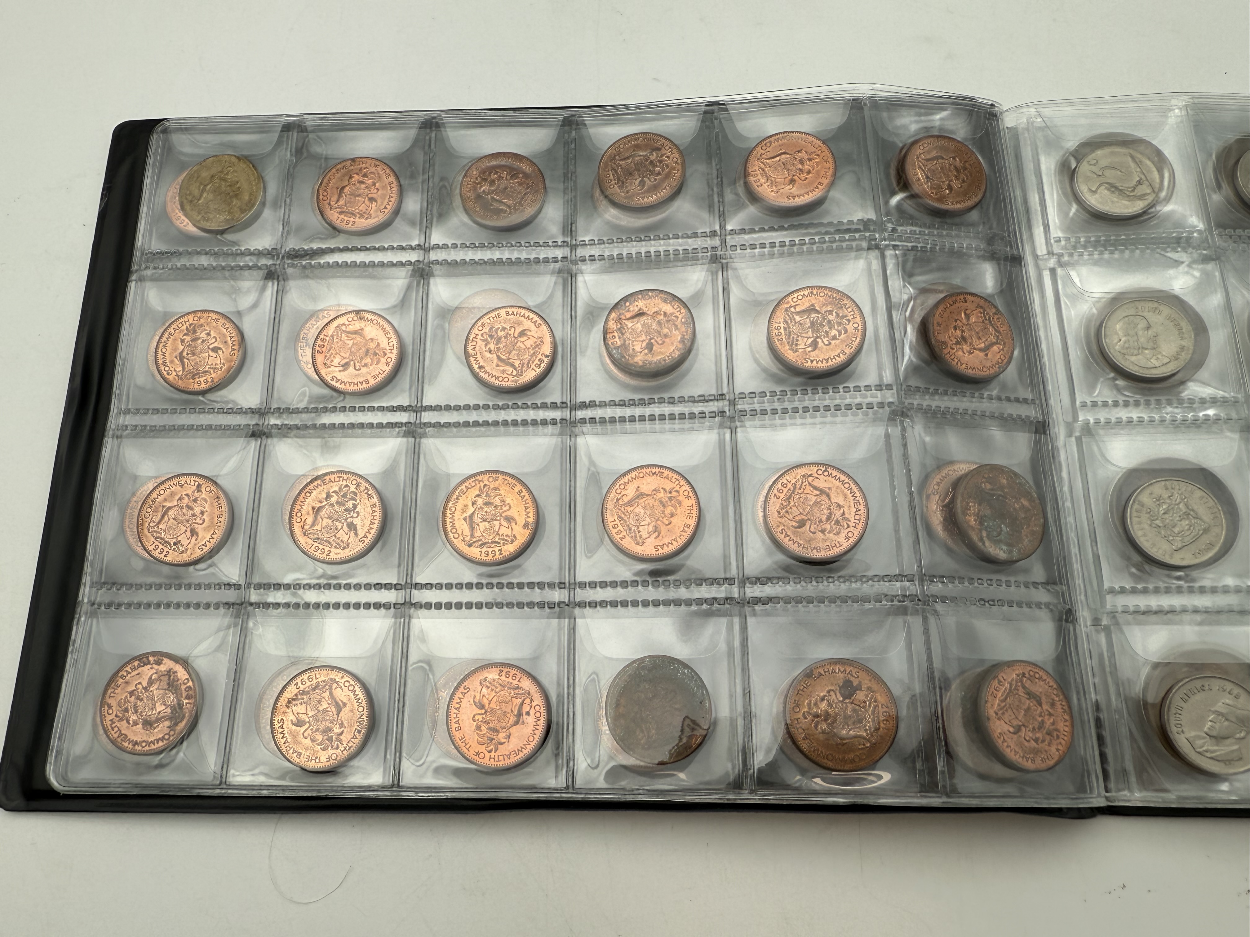 Africa - A collection of several hundred coins arranged in a special coin album, various conditions and years - 1 14