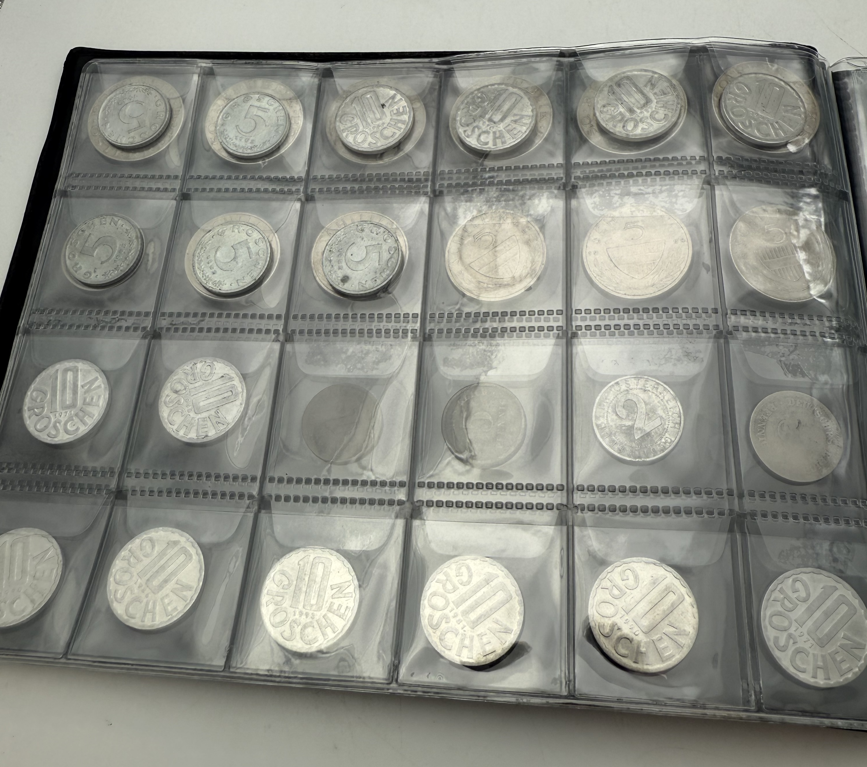 Austria - A collection of several hundred coins arranged in a special coin album, various conditions and years - 1 9
