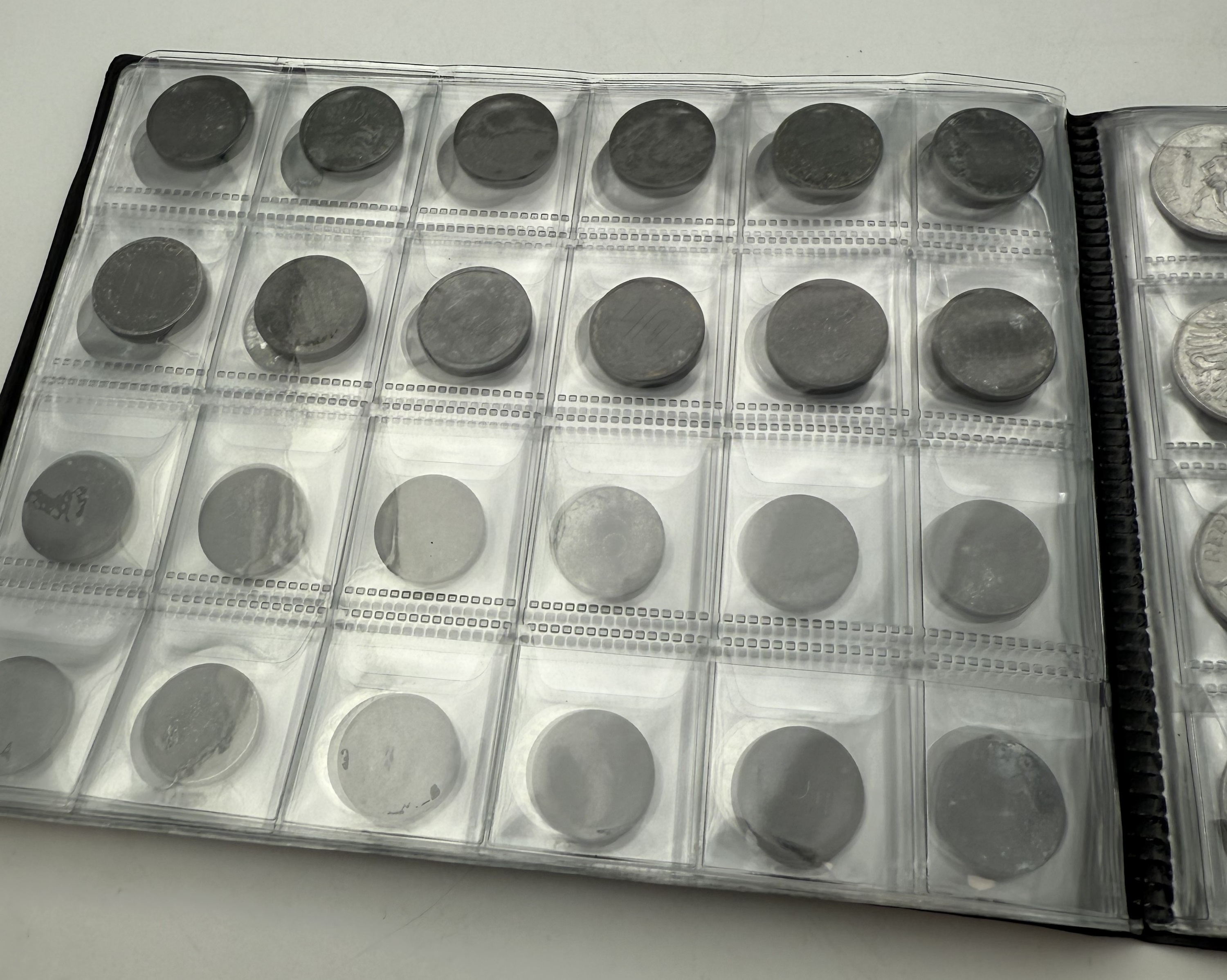 Austria - A collection of several hundred coins arranged in a special coin album, various conditions and years - 1 2