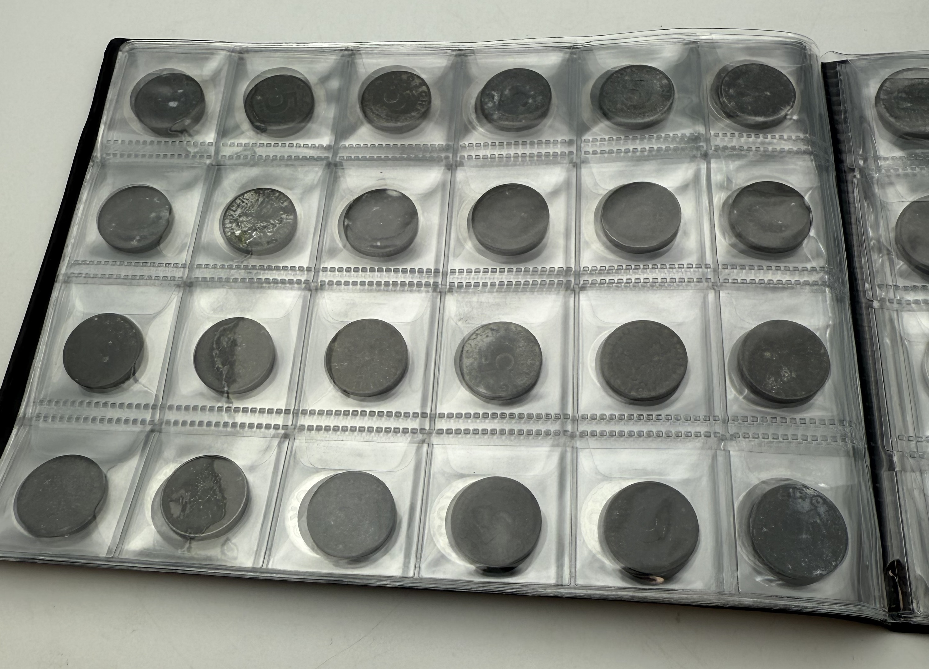 Austria - A collection of several hundred coins arranged in a special coin album, various conditions and years - 1 13