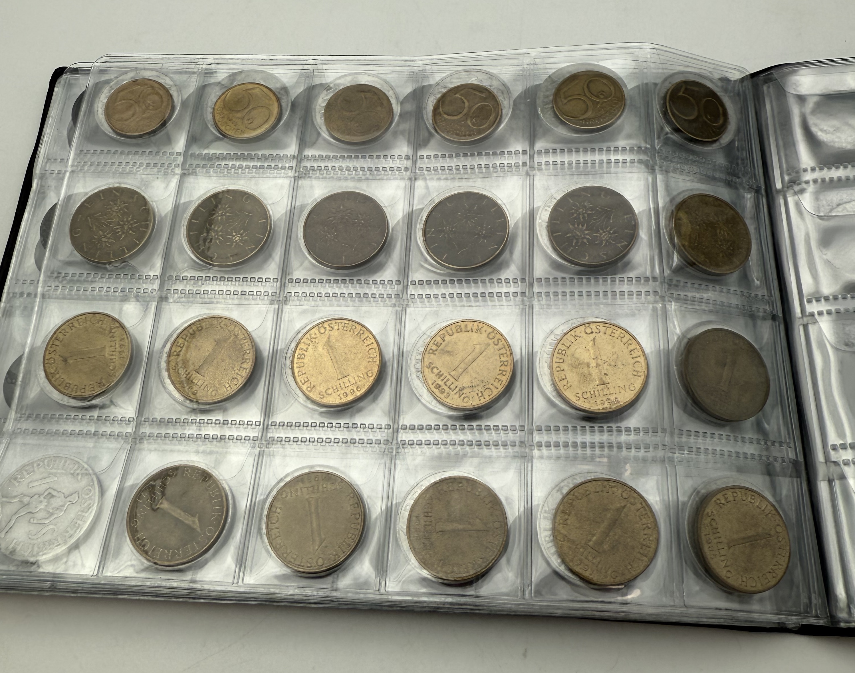 Austria - A collection of several hundred coins arranged in a special coin album, various conditions and years - 1 5
