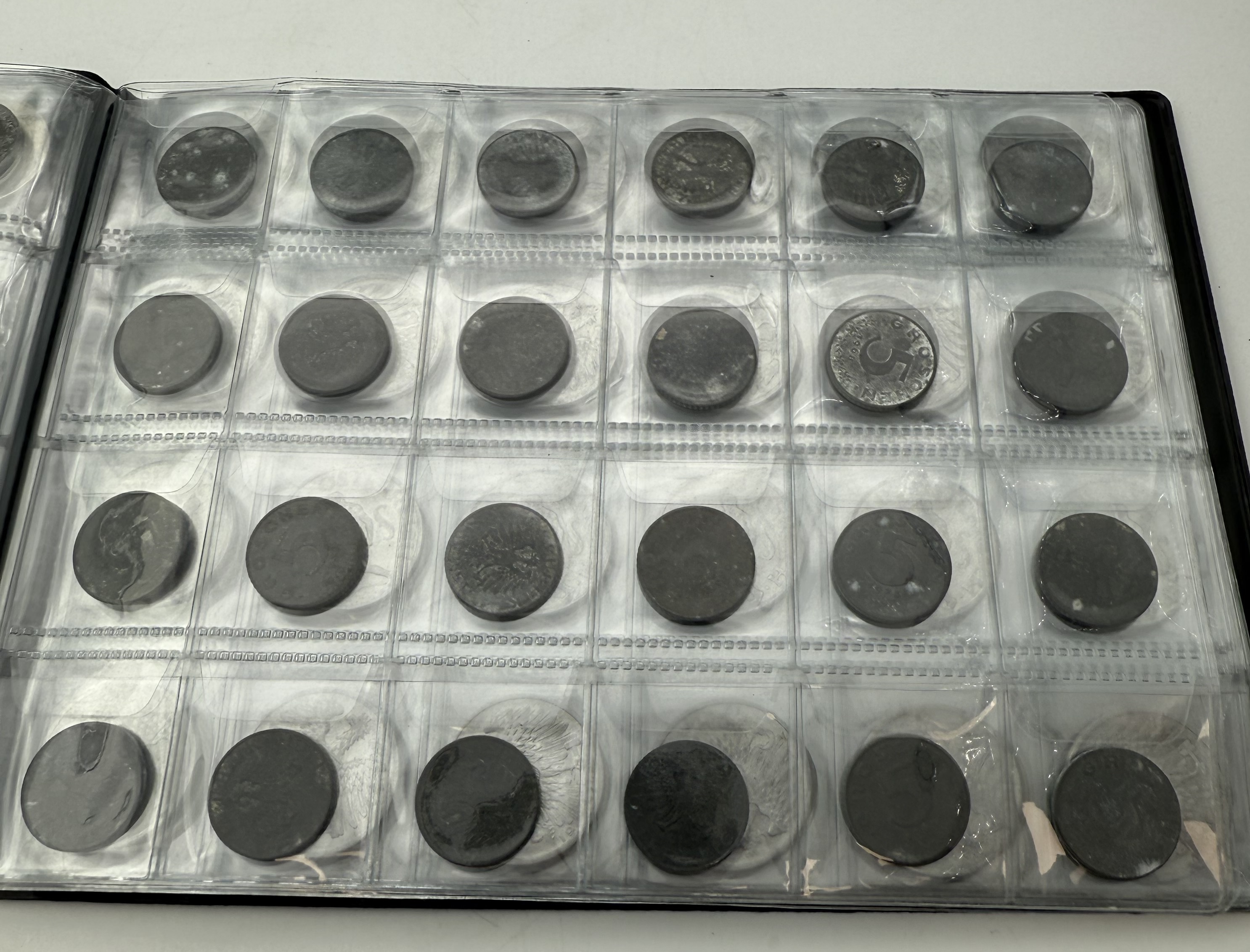 Austria - A collection of several hundred coins arranged in a special coin album, various conditions and years - 1 12