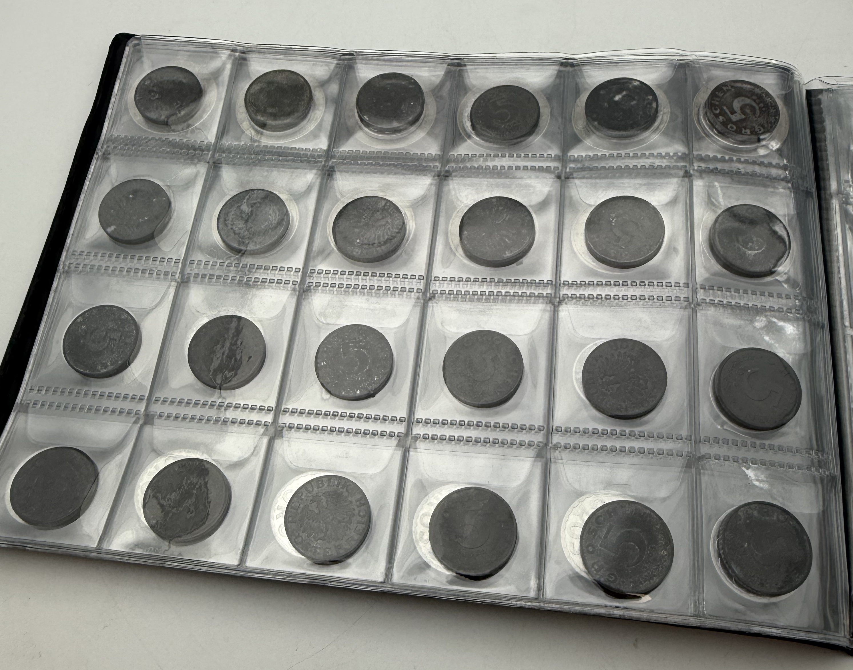 Austria - A collection of several hundred coins arranged in a special coin album, various conditions and years - 1 11
