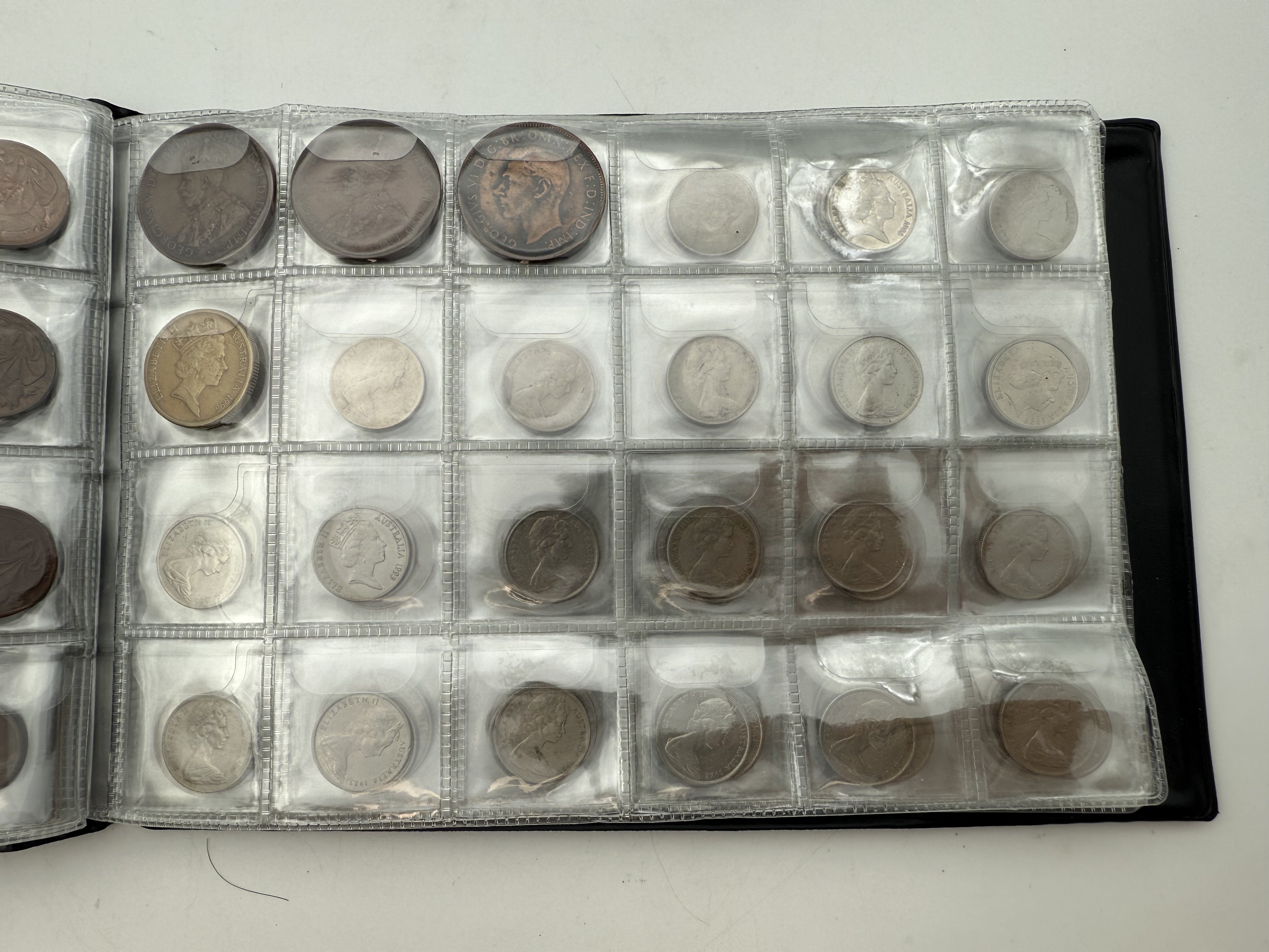 Bulgaria / Australia - A collection of several hundred coins arranged in a special coin album, various conditions ... - 1 3