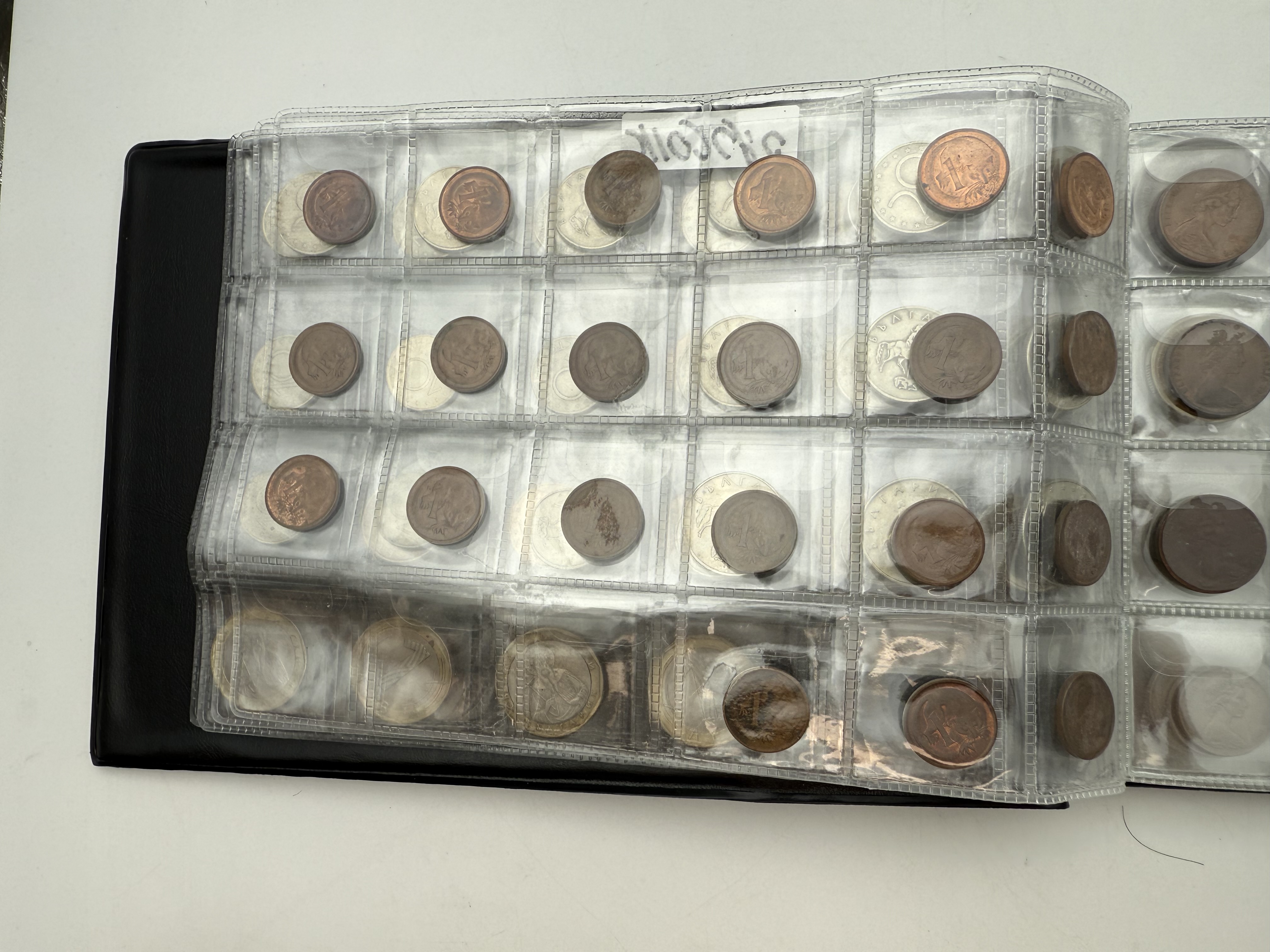 Bulgaria / Australia - A collection of several hundred coins arranged in a special coin album, various conditions ... - 1 26