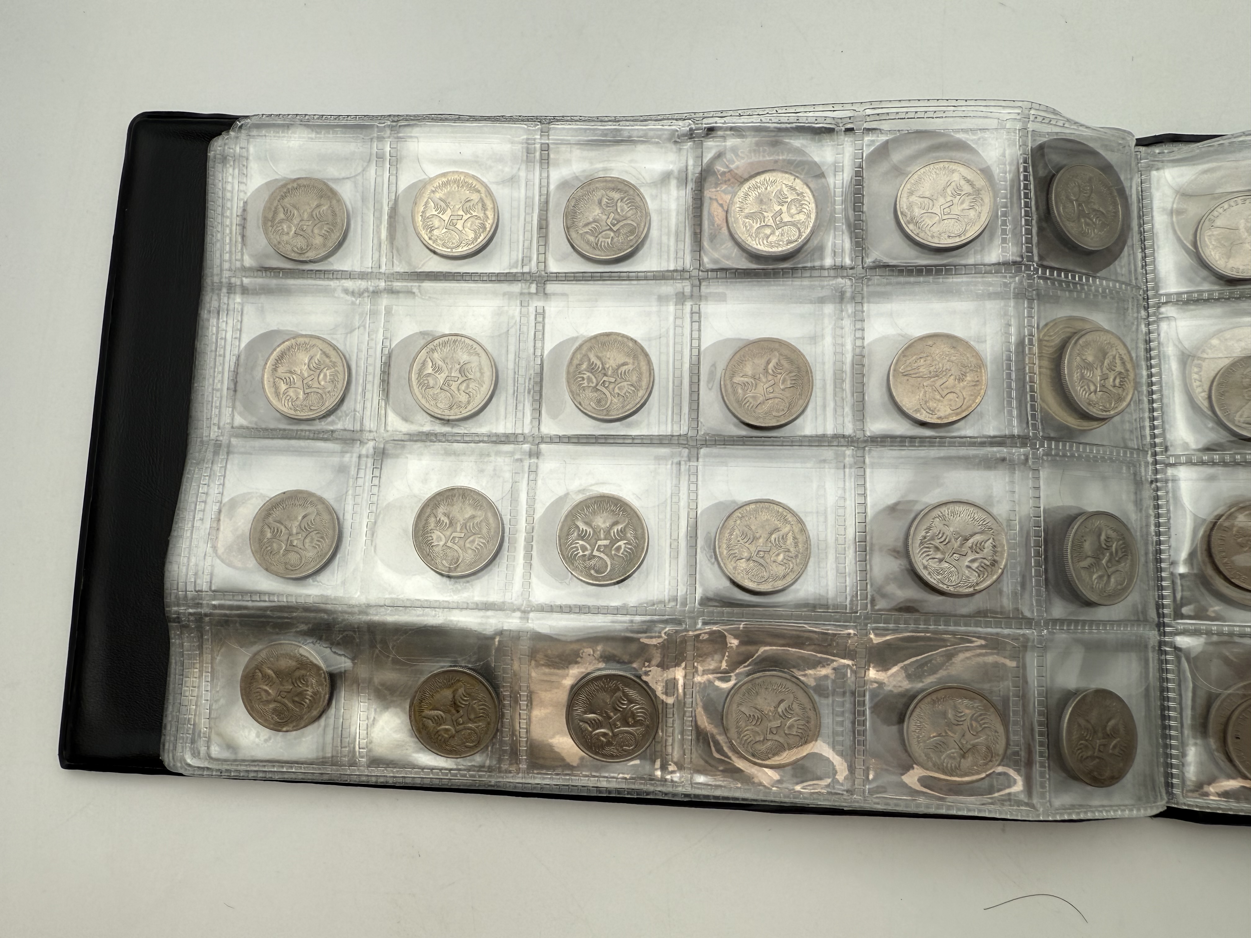 Bulgaria / Australia - A collection of several hundred coins arranged in a special coin album, various conditions ... - 1 6