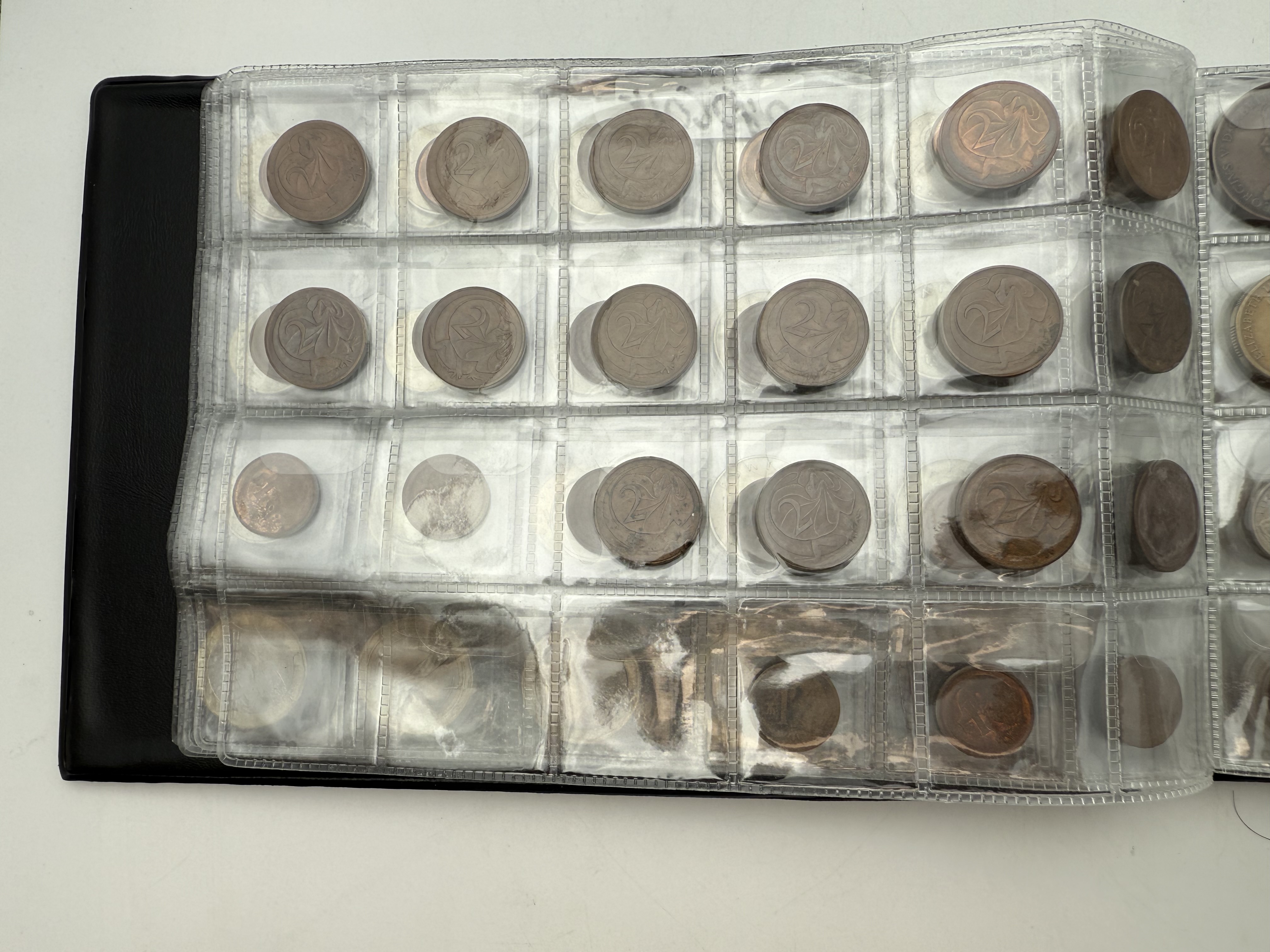 Bulgaria / Australia - A collection of several hundred coins arranged in a special coin album, various conditions ... - 1 2