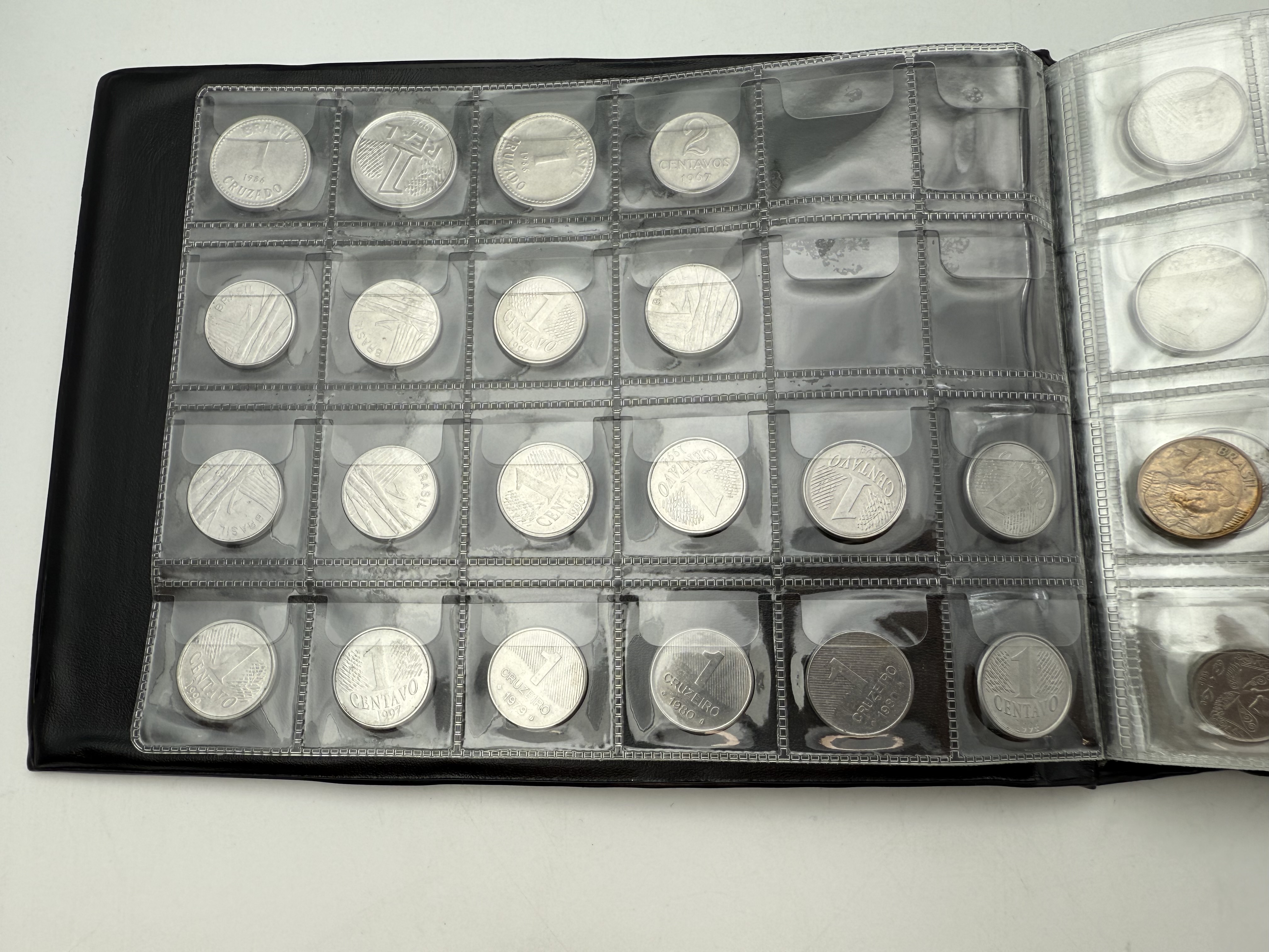 Brazil / Kenya - a collection of several hundred coins arranged in a special coin album, various conditions and years - 1 22