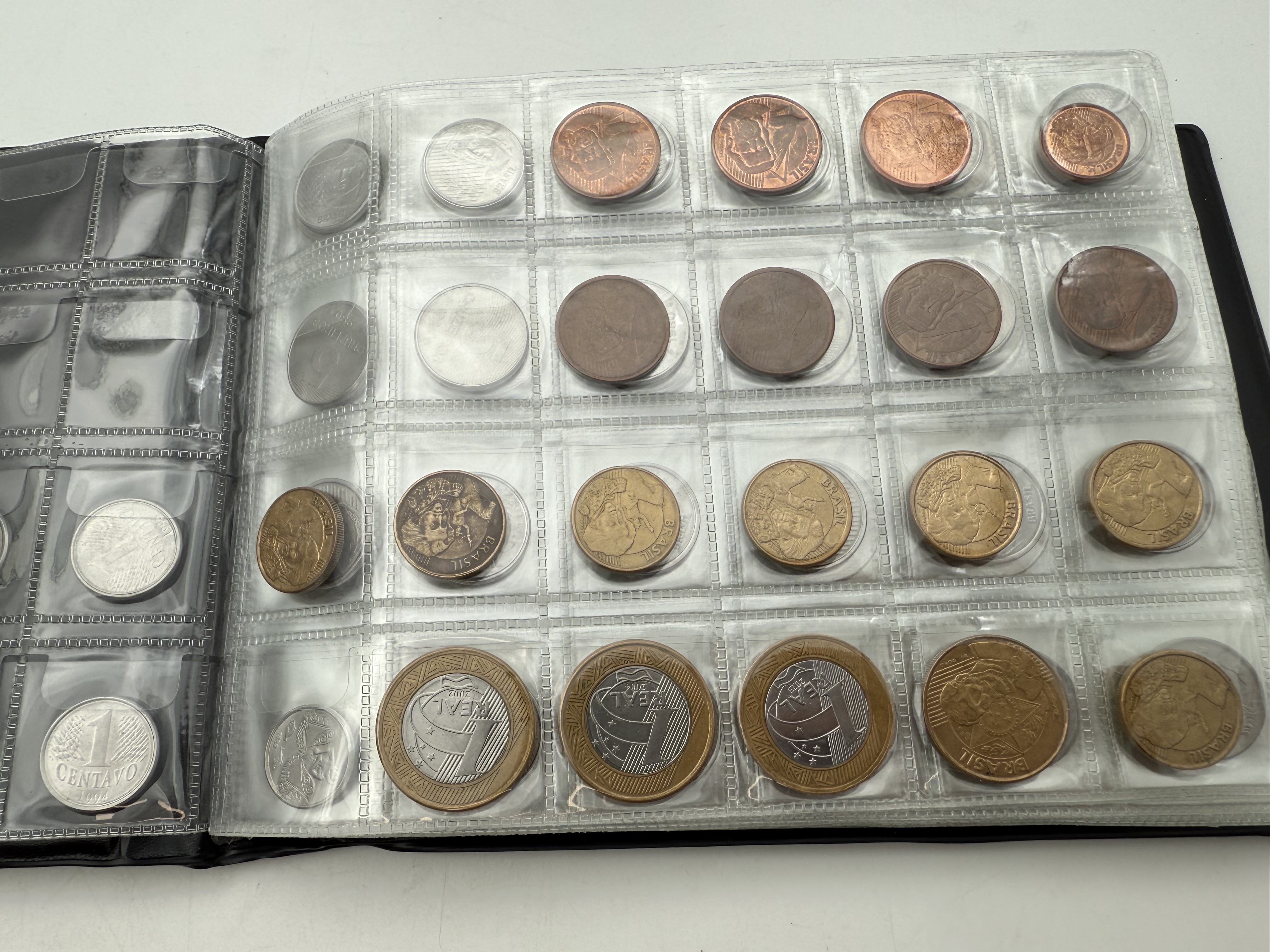 Brazil / Kenya - a collection of several hundred coins arranged in a special coin album, various conditions and years - 1 25