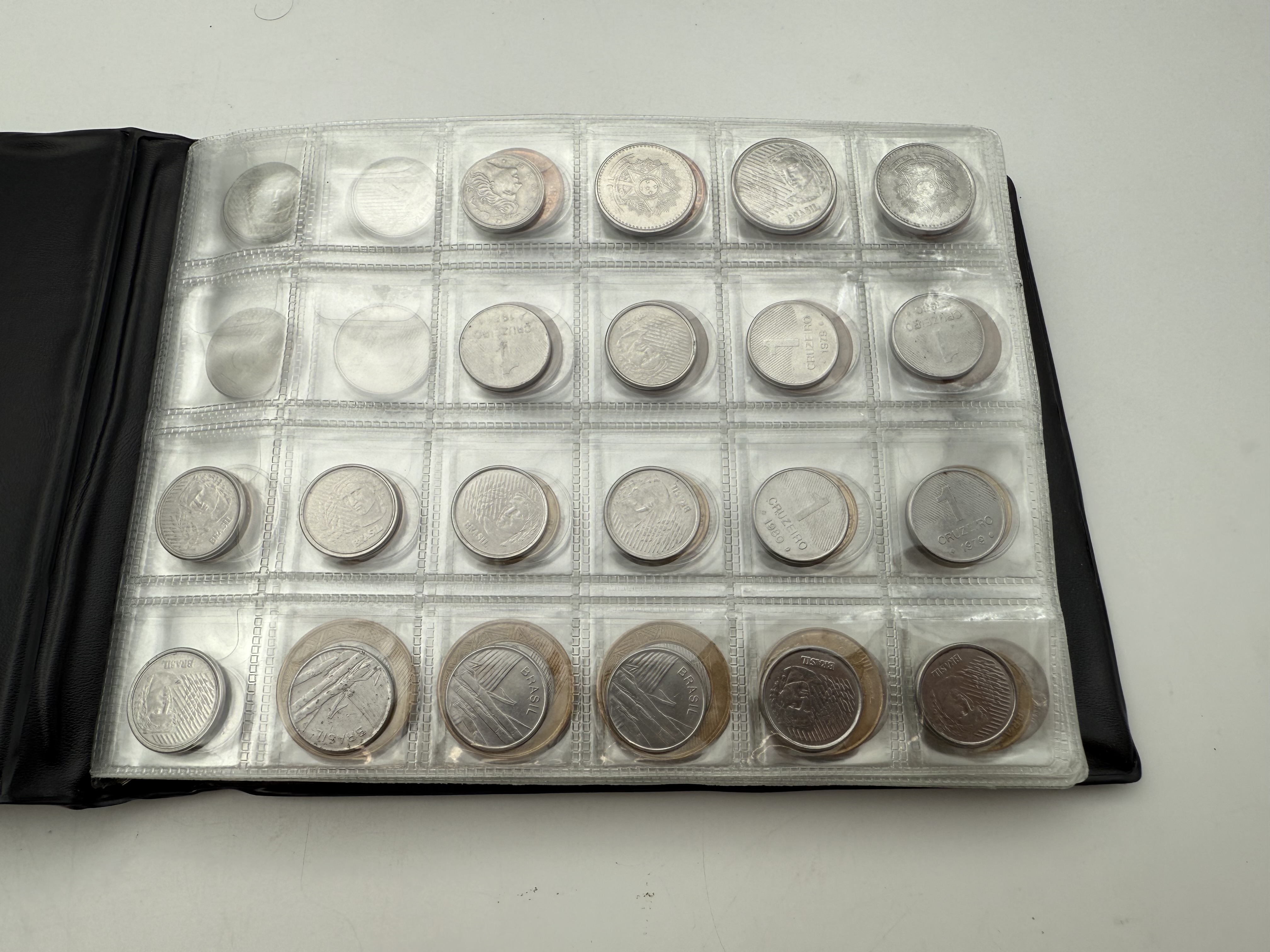 Brazil / Kenya - a collection of several hundred coins arranged in a special coin album, various conditions and years - 1 11