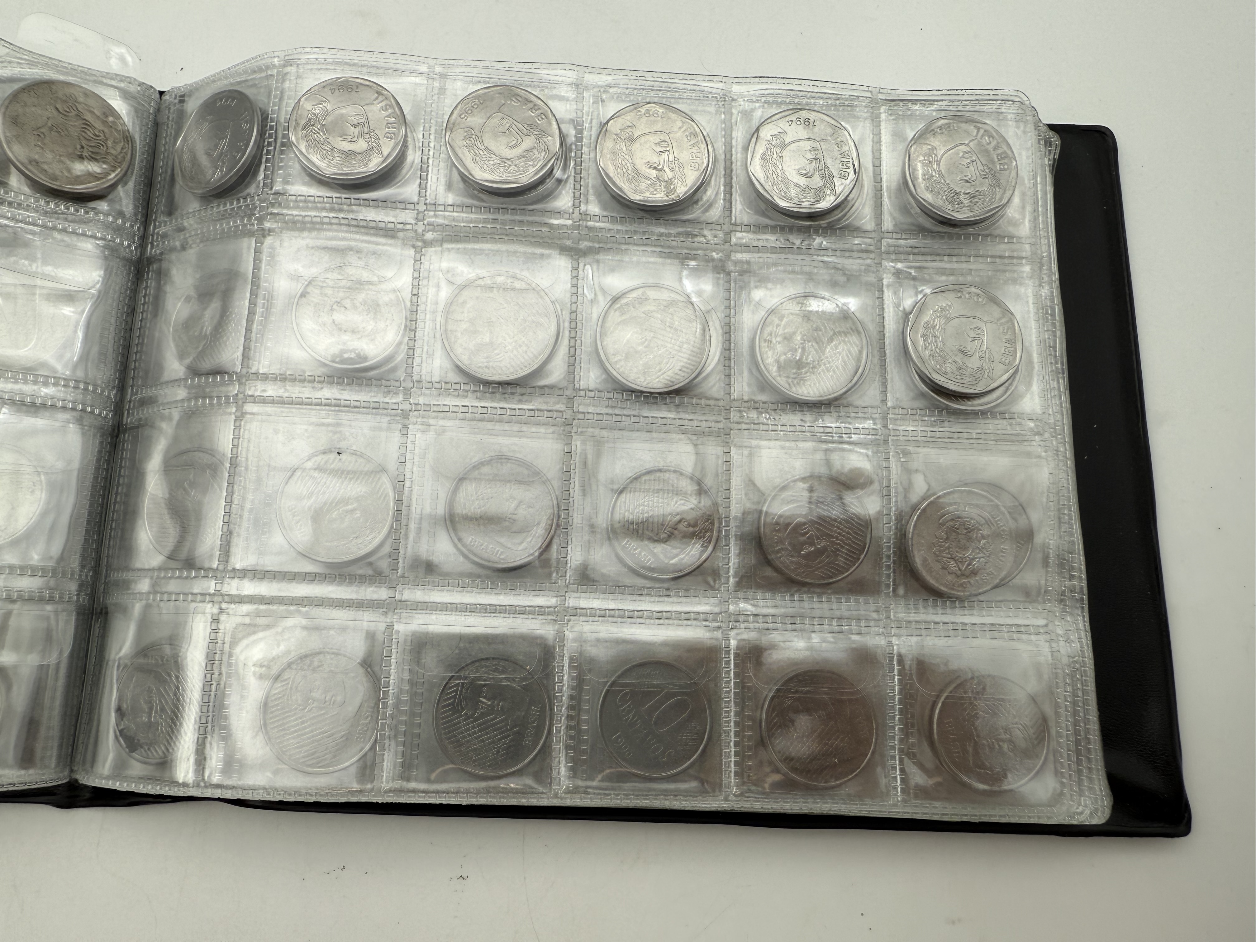 Brazil / Kenya - a collection of several hundred coins arranged in a special coin album, various conditions and years - 1 4