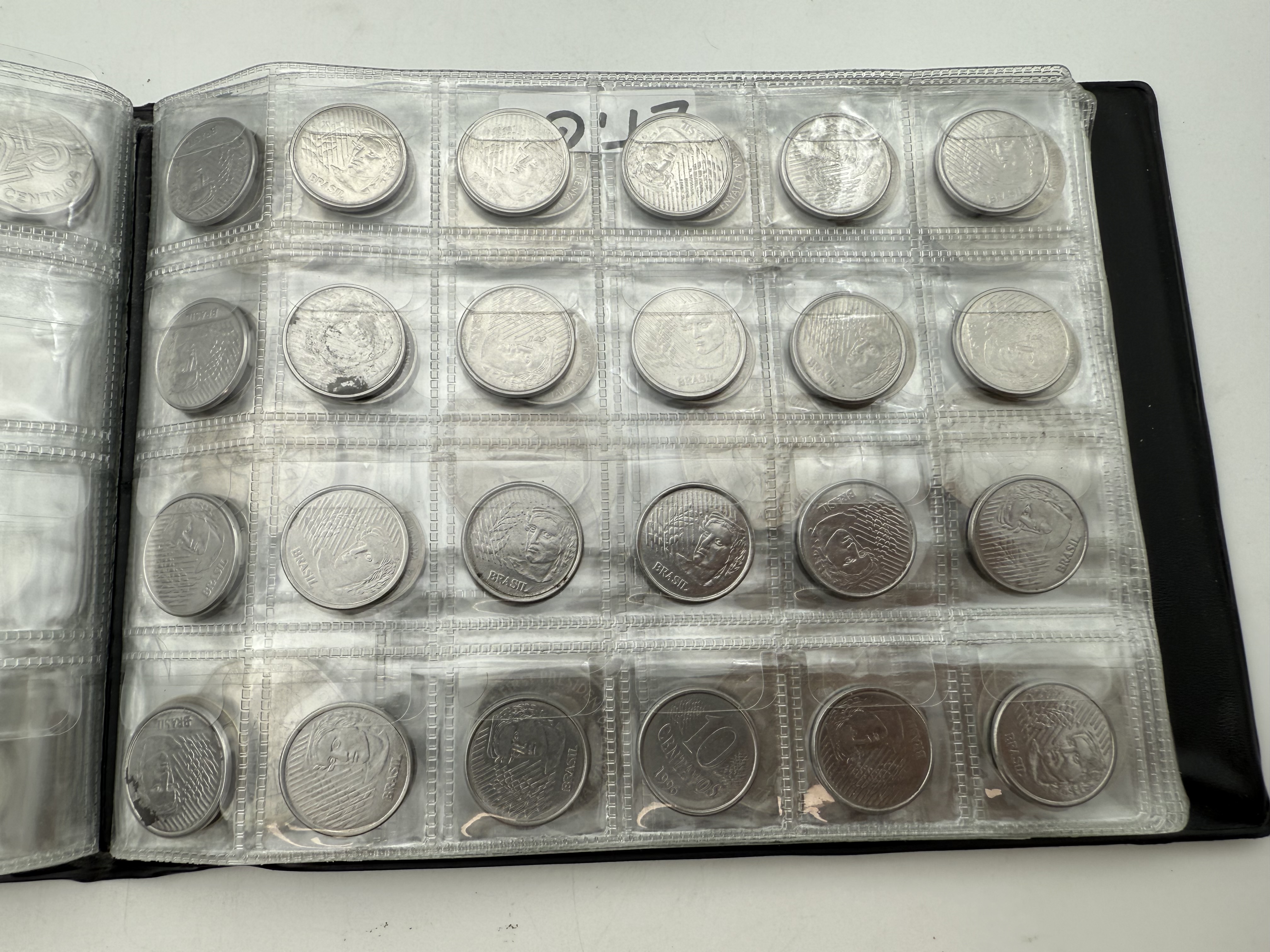 Brazil / Kenya - a collection of several hundred coins arranged in a special coin album, various conditions and years - 1 8