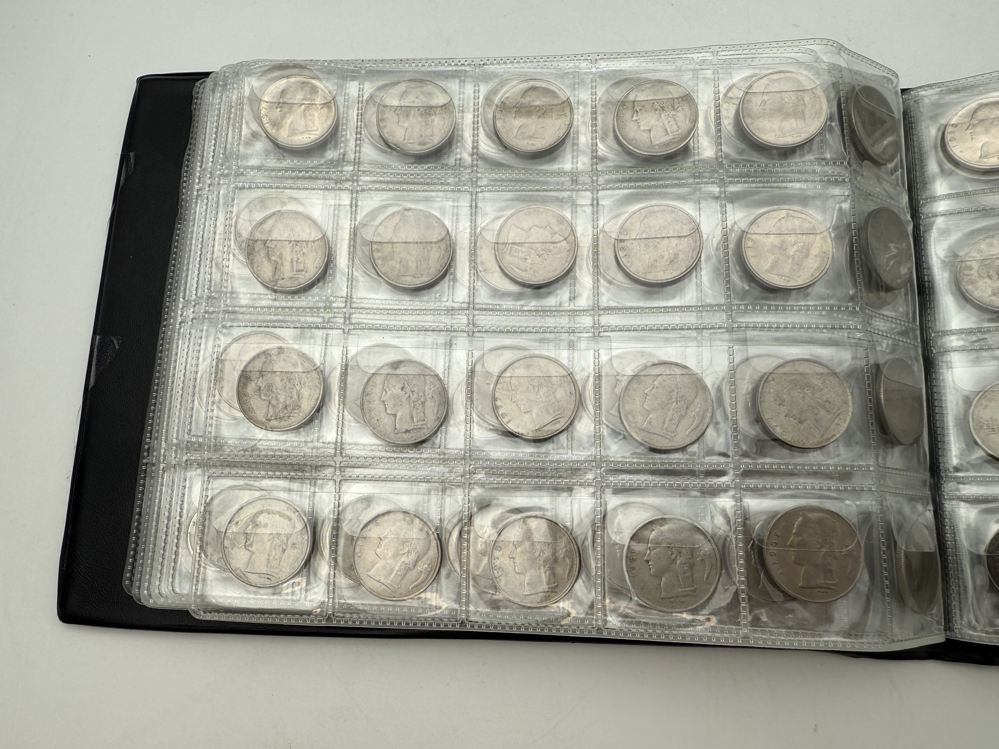 Belgium - A collection of several hundred coins arranged in a special coin album, various conditions and years - 1 10