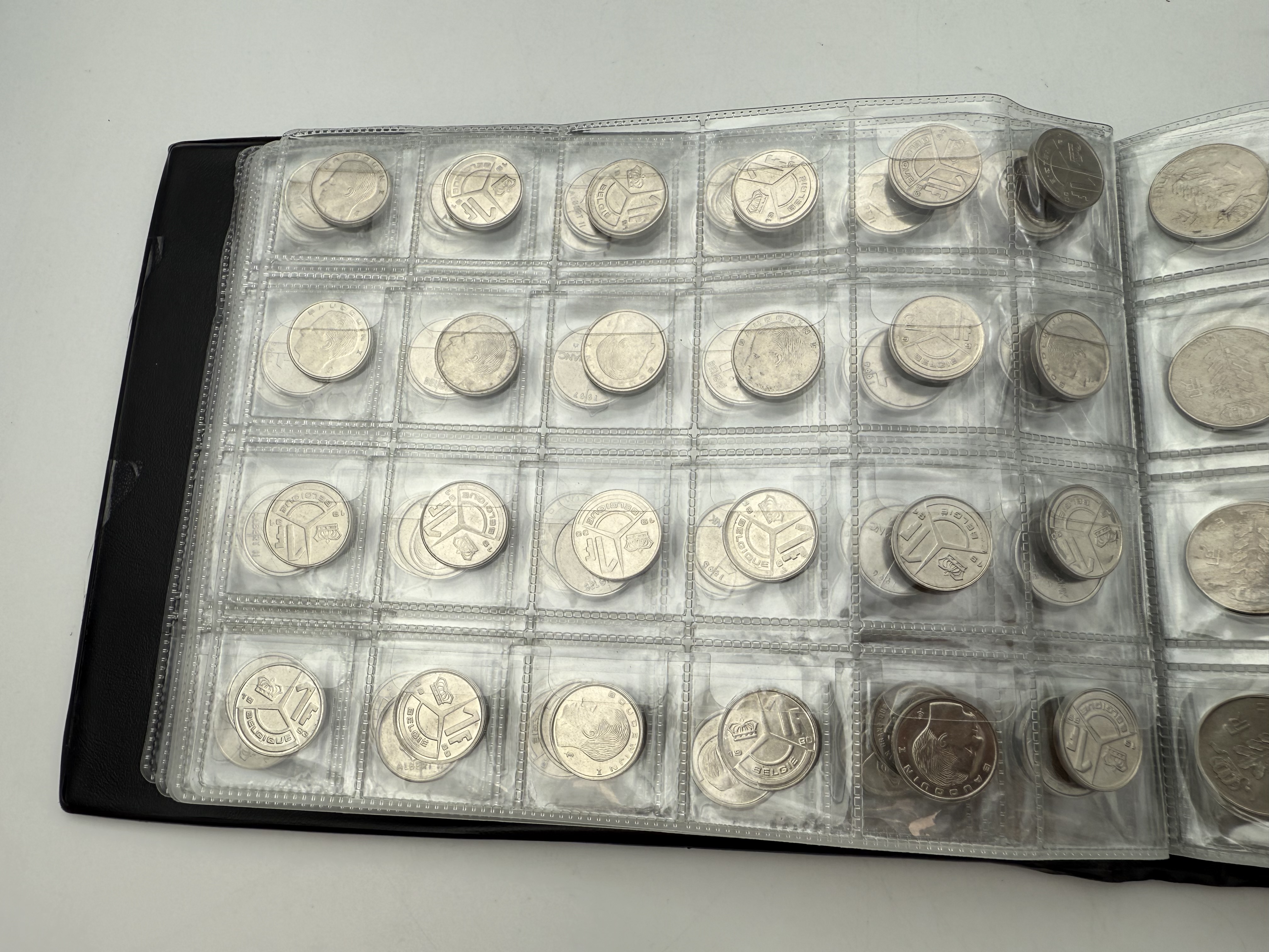 Belgium - A collection of several hundred coins arranged in a special coin album, various conditions and years - 1 6