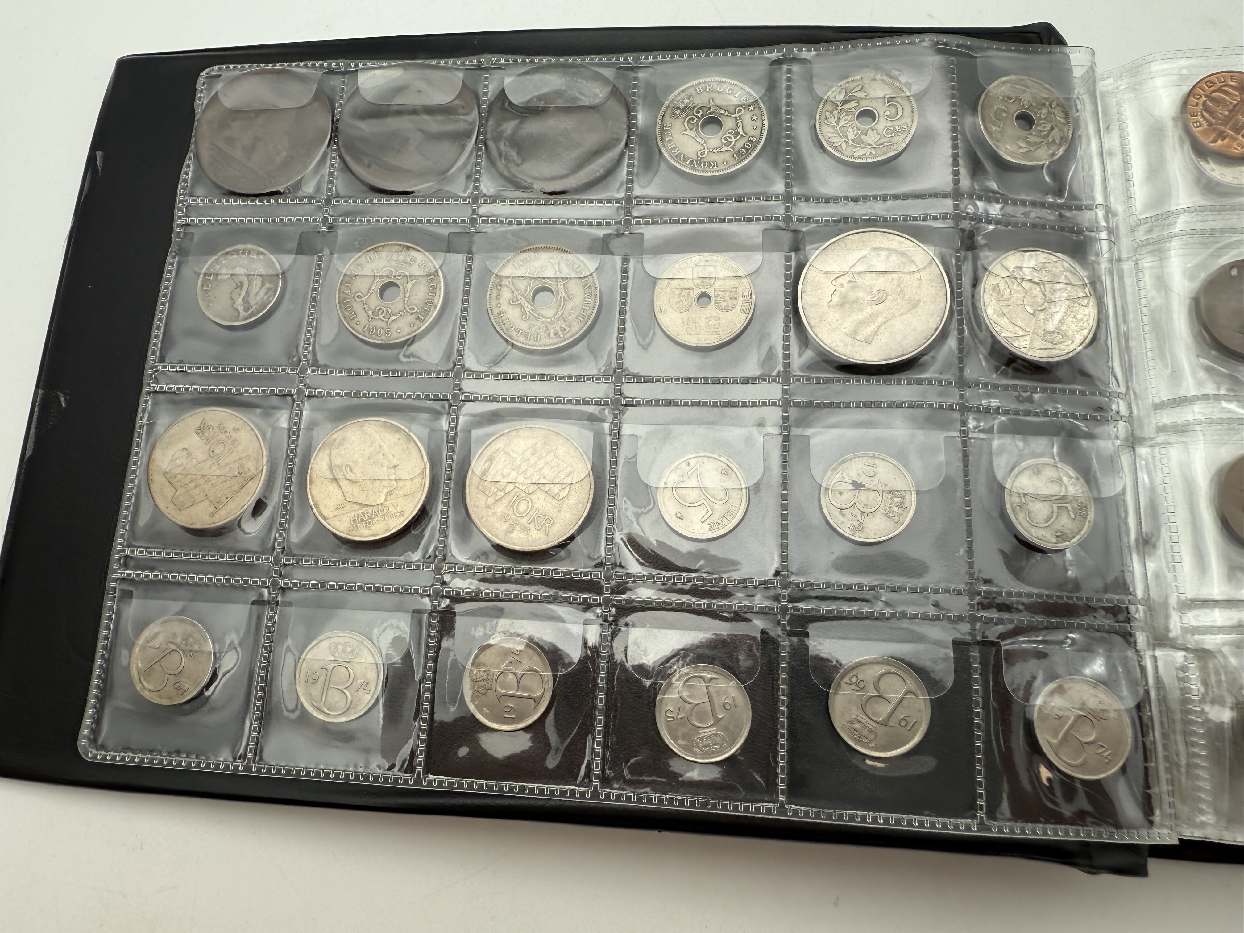 Belgium - A collection of several hundred coins arranged in a special coin album, various conditions and years - 1 28