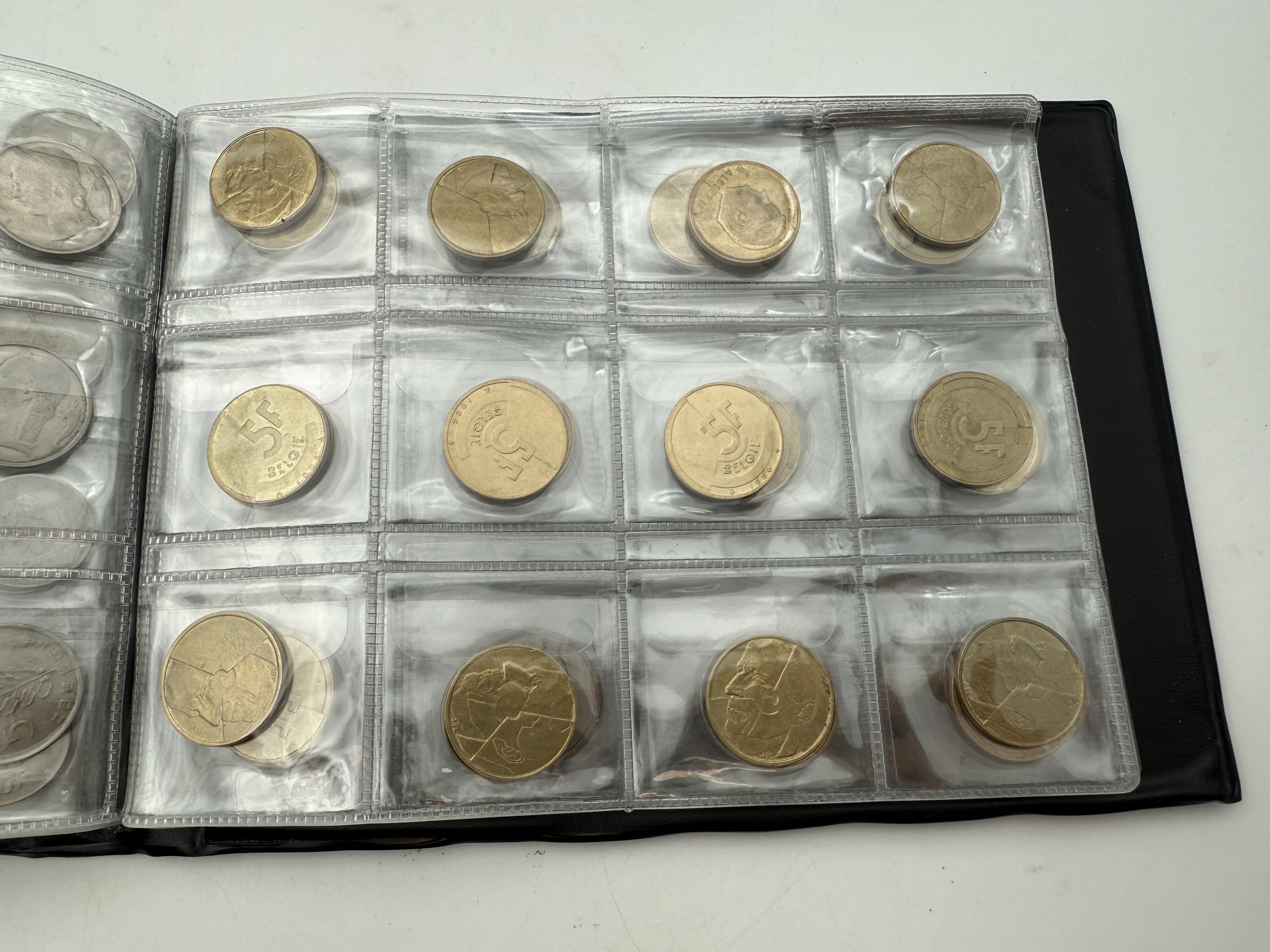 Belgium - A collection of several hundred coins arranged in a special coin album, various conditions and years - 1 18