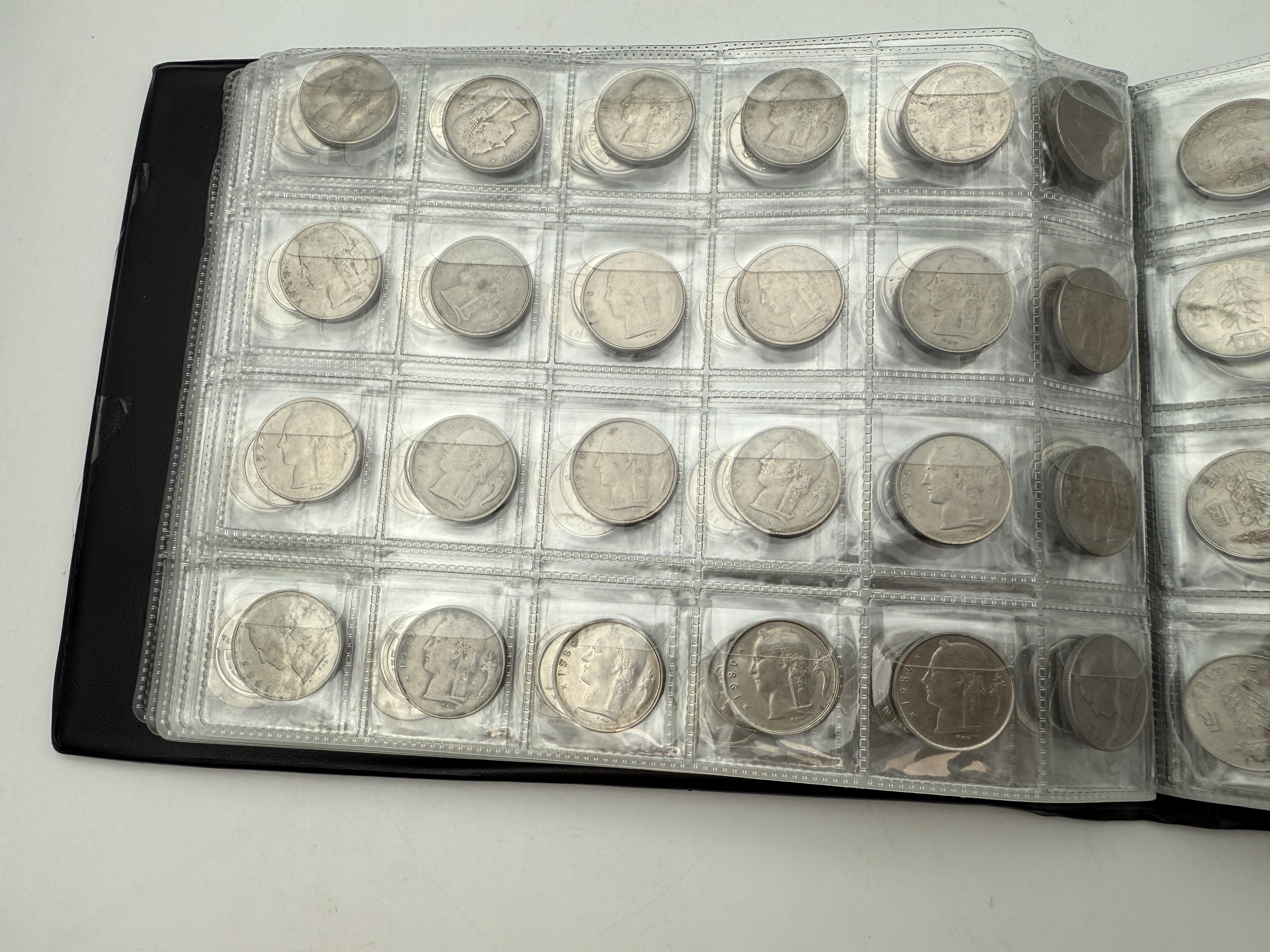 Belgium - A collection of several hundred coins arranged in a special coin album, various conditions and years - 1 8