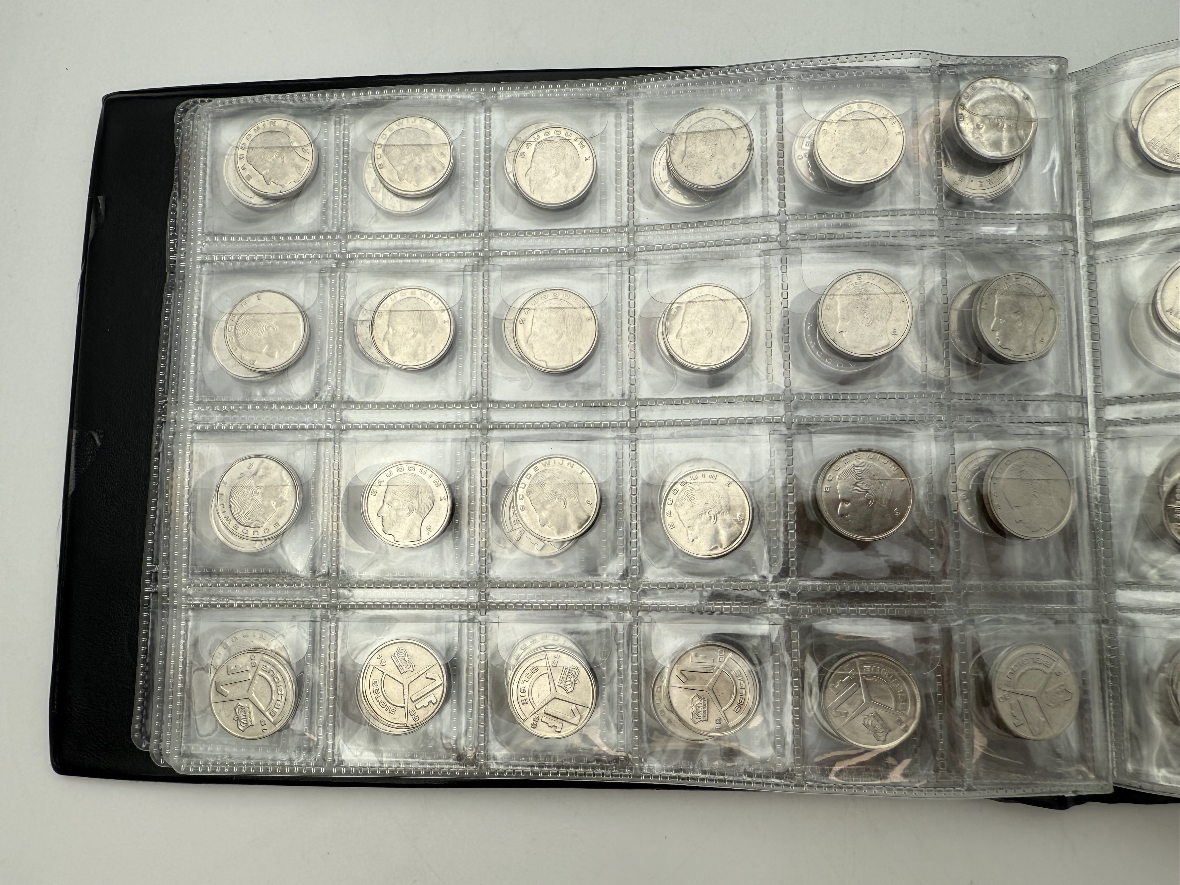 Belgium - A collection of several hundred coins arranged in a special coin album, various conditions and years - 1 2
