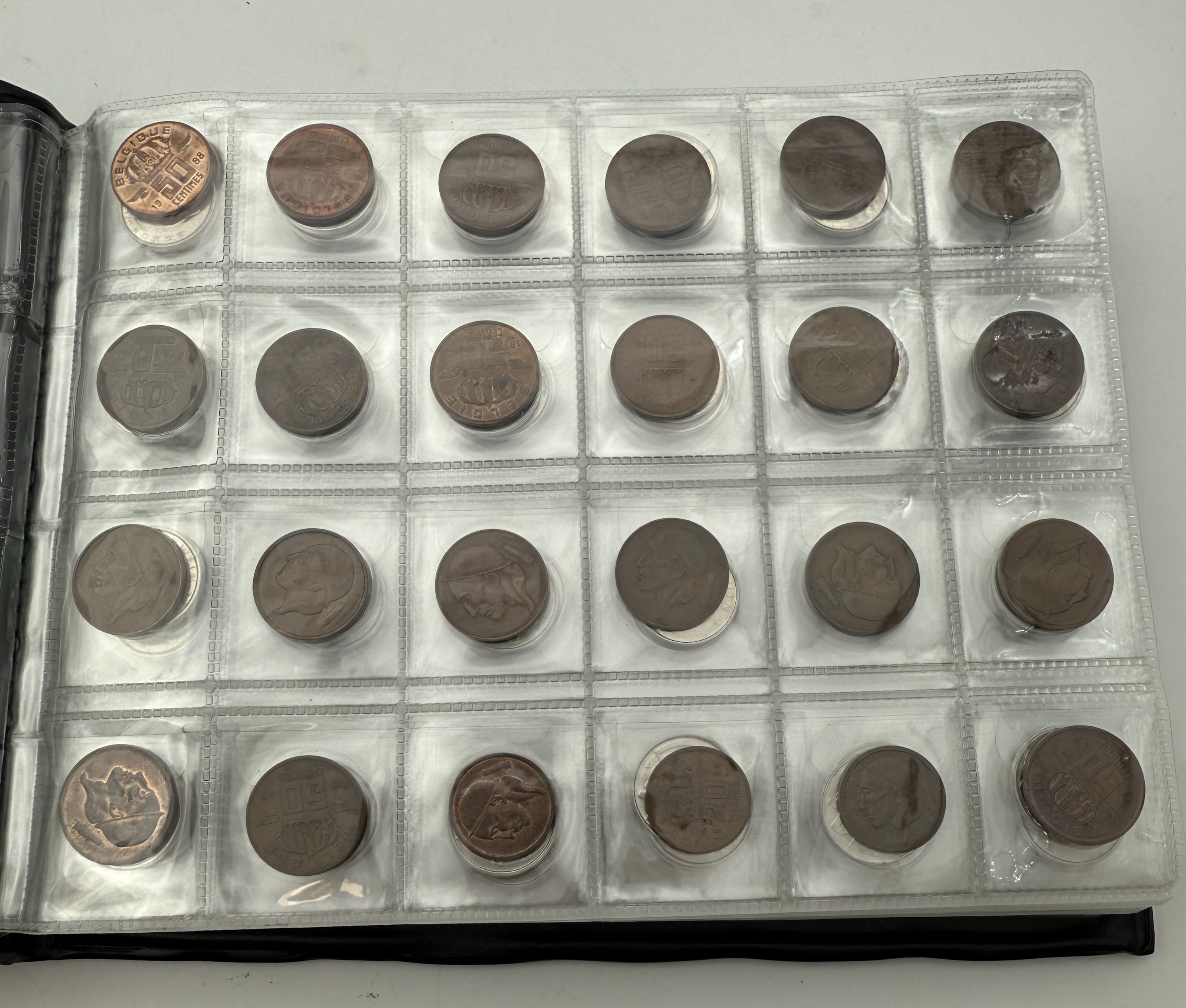 Belgium - A collection of several hundred coins arranged in a special coin album, various conditions and years - 1 27