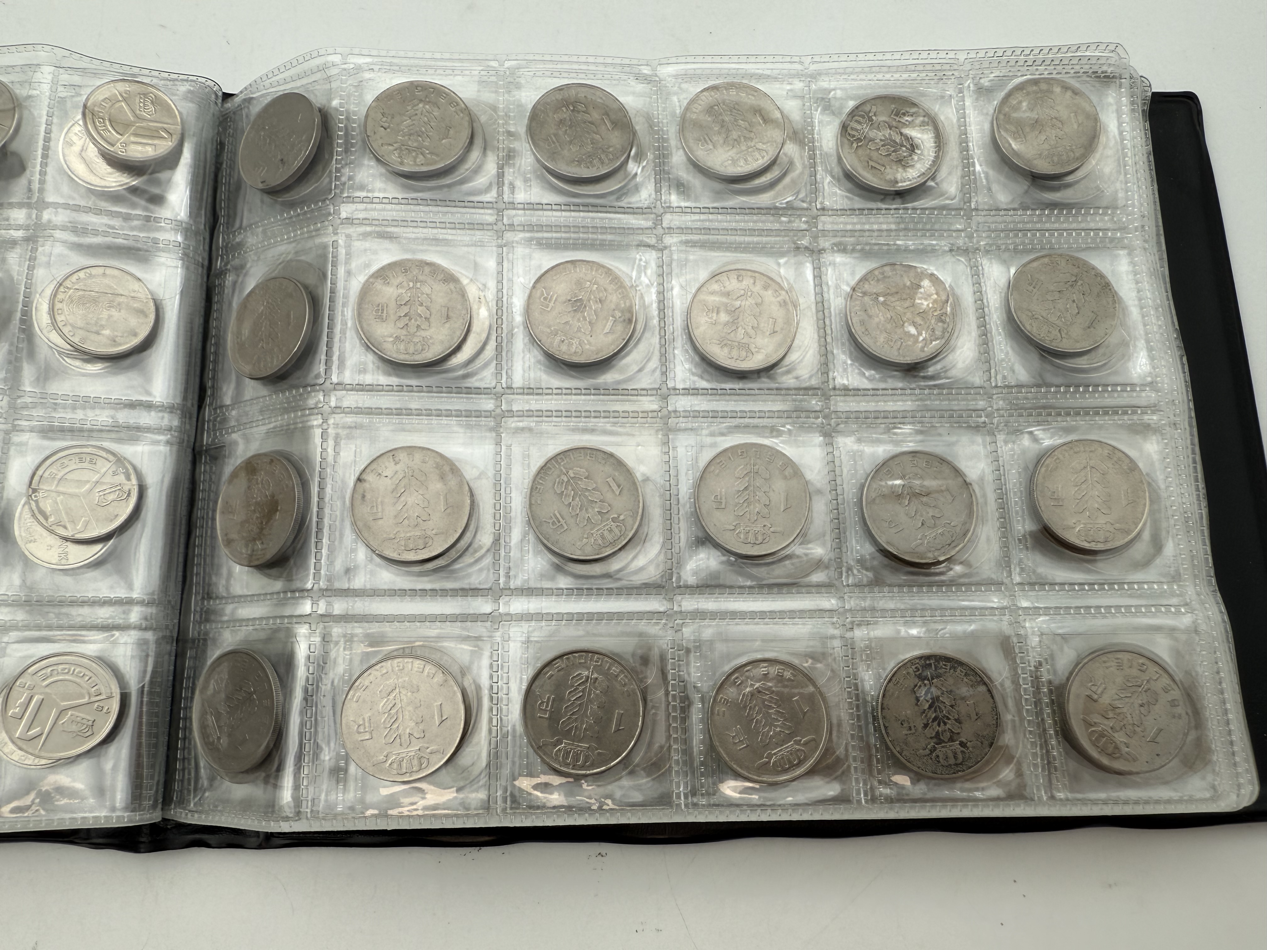 Belgium - A collection of several hundred coins arranged in a special coin album, various conditions and years - 1 7