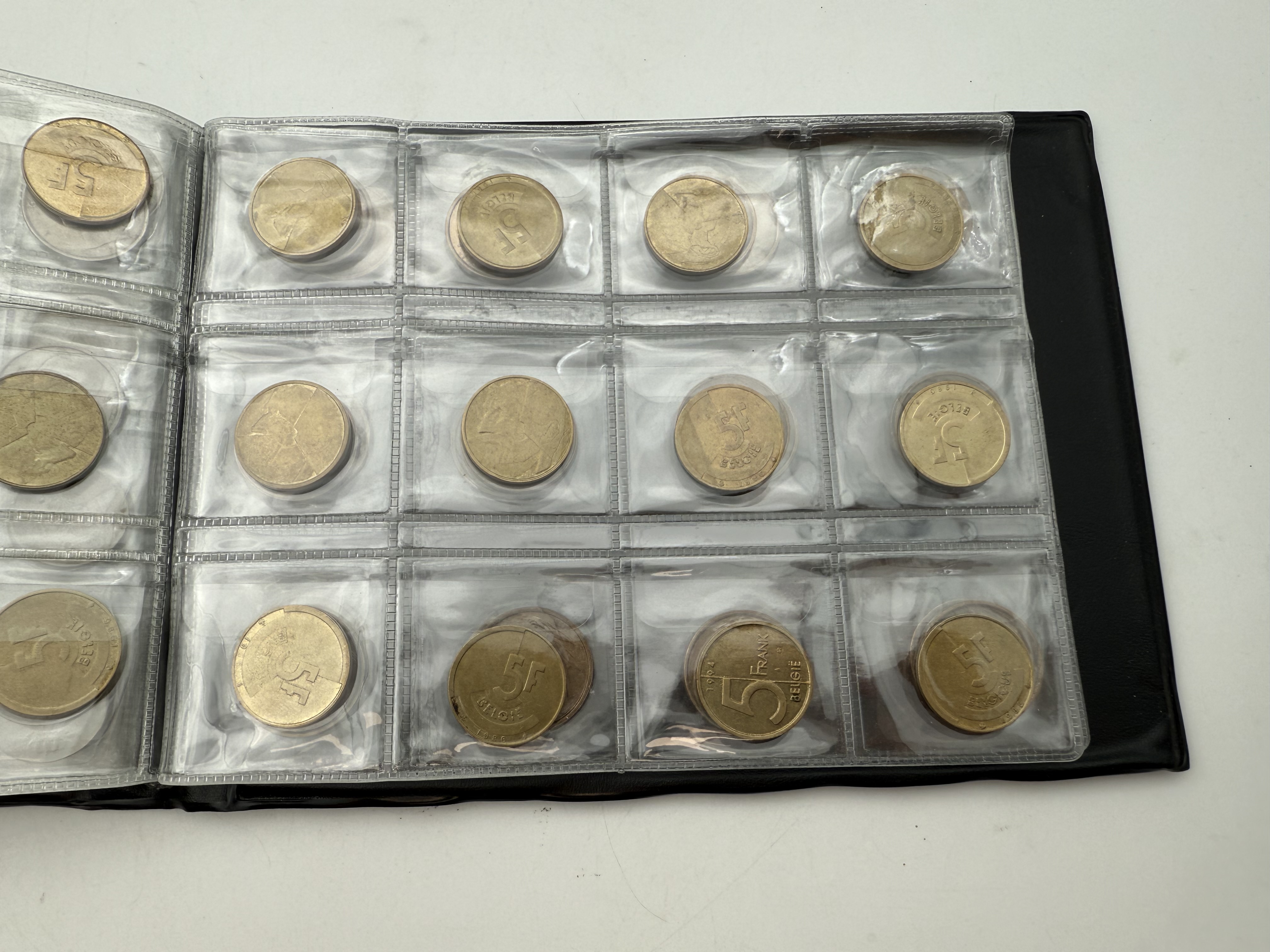 Belgium - A collection of several hundred coins arranged in a special coin album, various conditions and years - 1 20