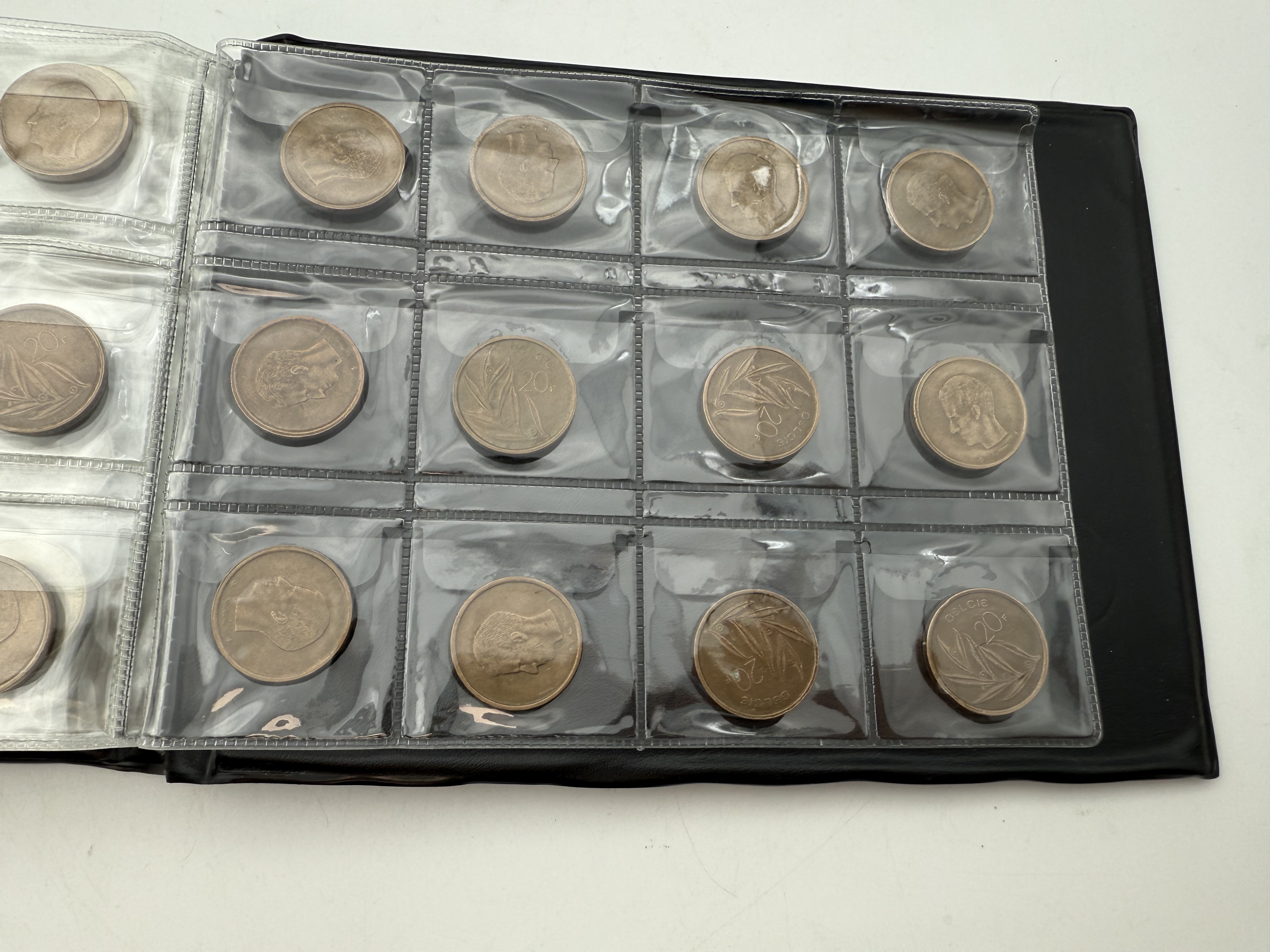 Belgium - A collection of several hundred coins arranged in a special coin album, various conditions and years - 1 25