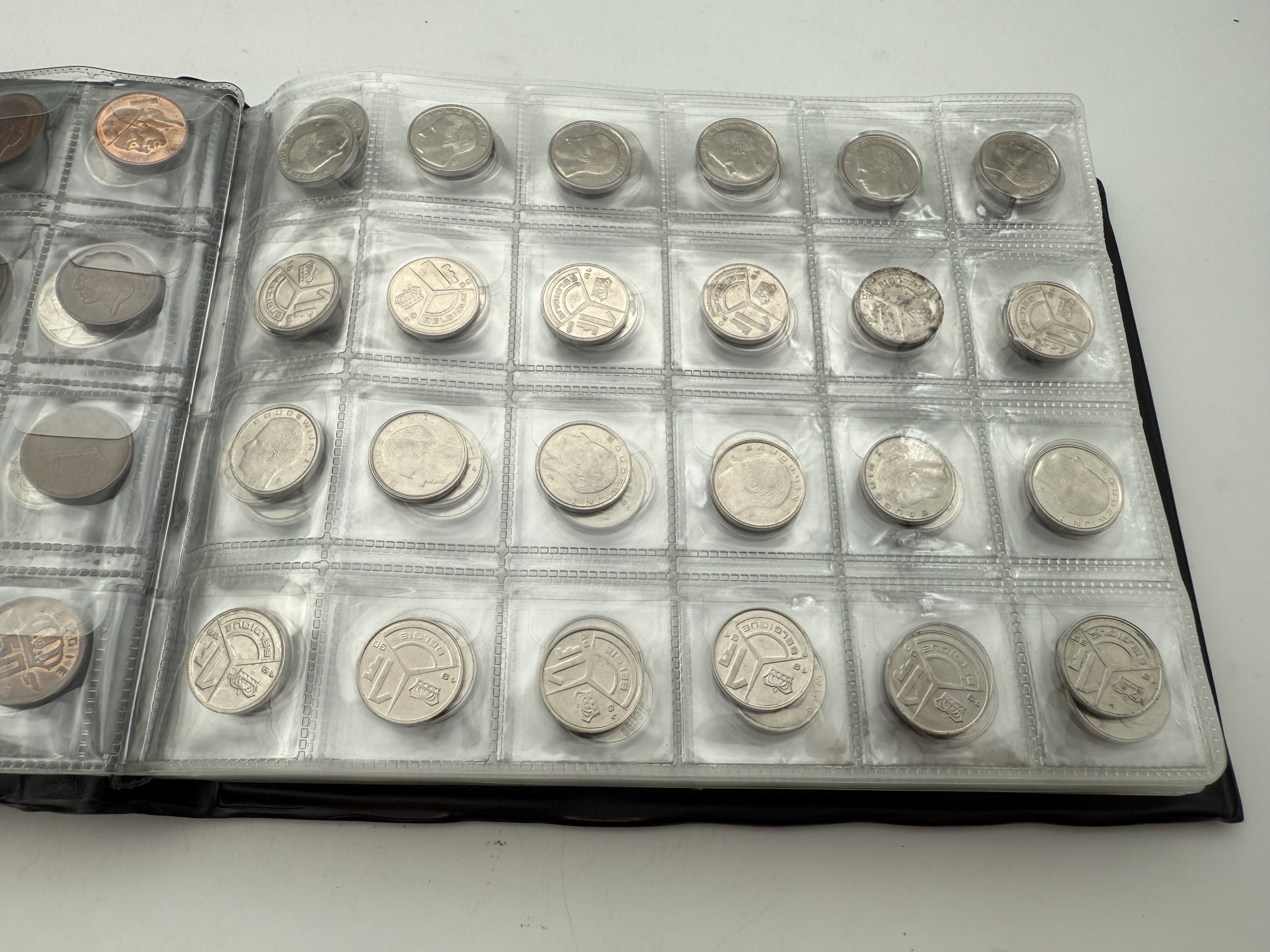 Belgium - A collection of several hundred coins arranged in a special coin album, various conditions and years - 1 31