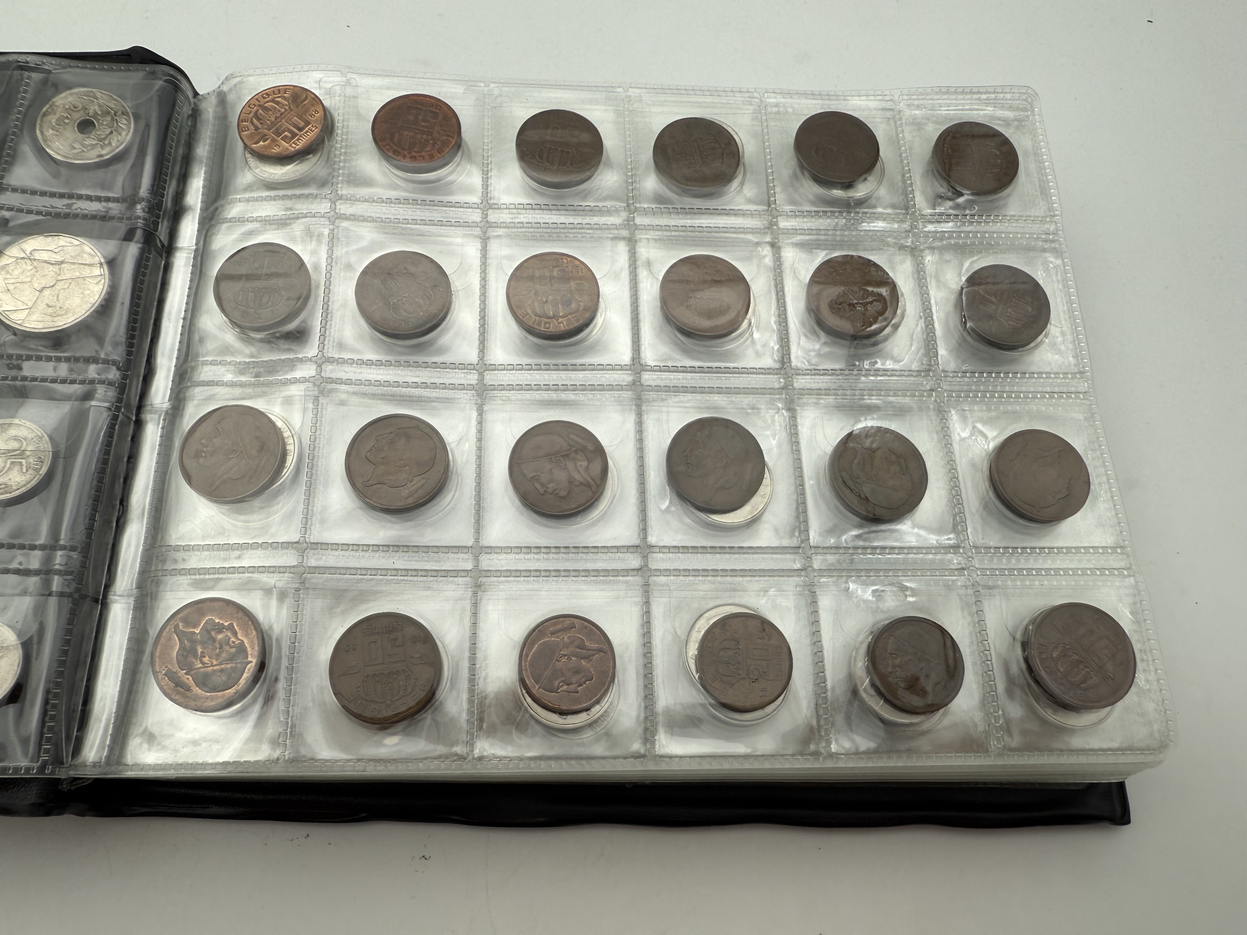 Belgium - A collection of several hundred coins arranged in a special coin album, various conditions and years - 1 29