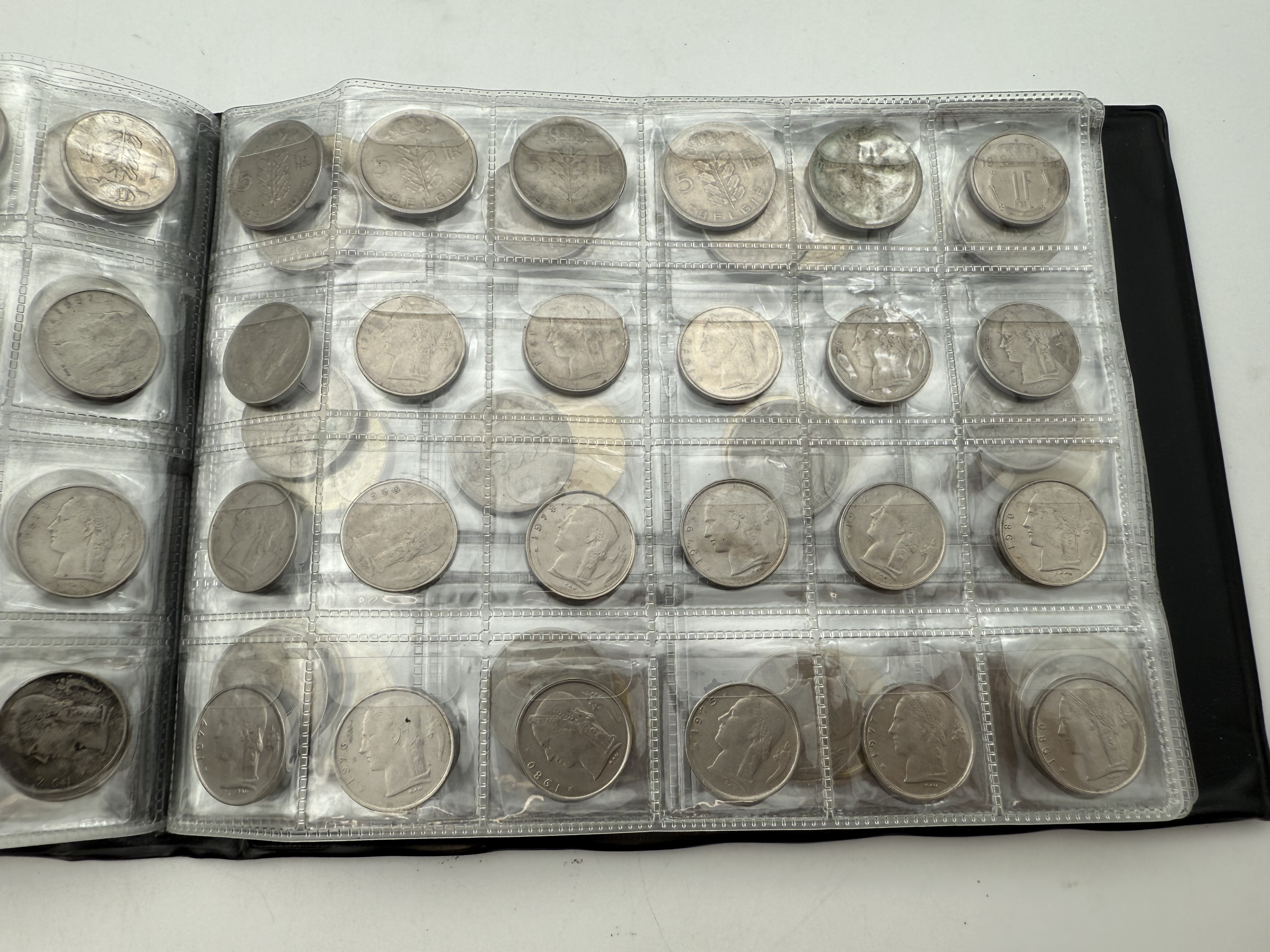 Belgium - A collection of several hundred coins arranged in a special coin album, various conditions and years - 1 14