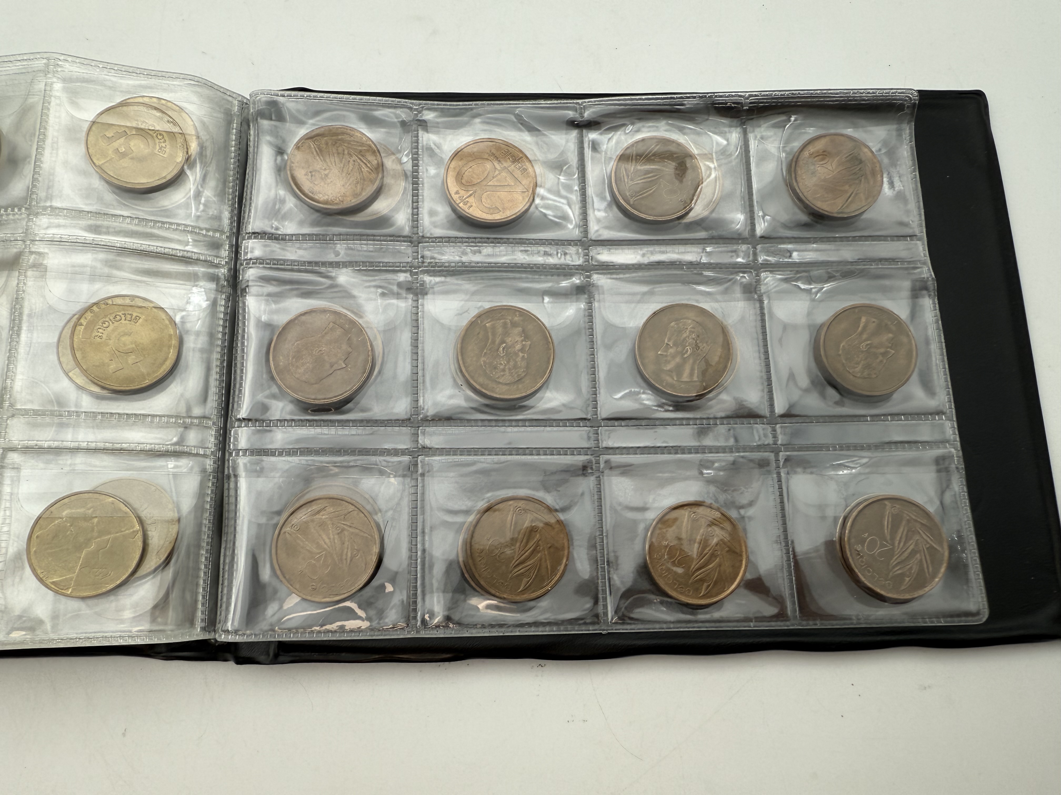 Belgium - A collection of several hundred coins arranged in a special coin album, various conditions and years - 1 23