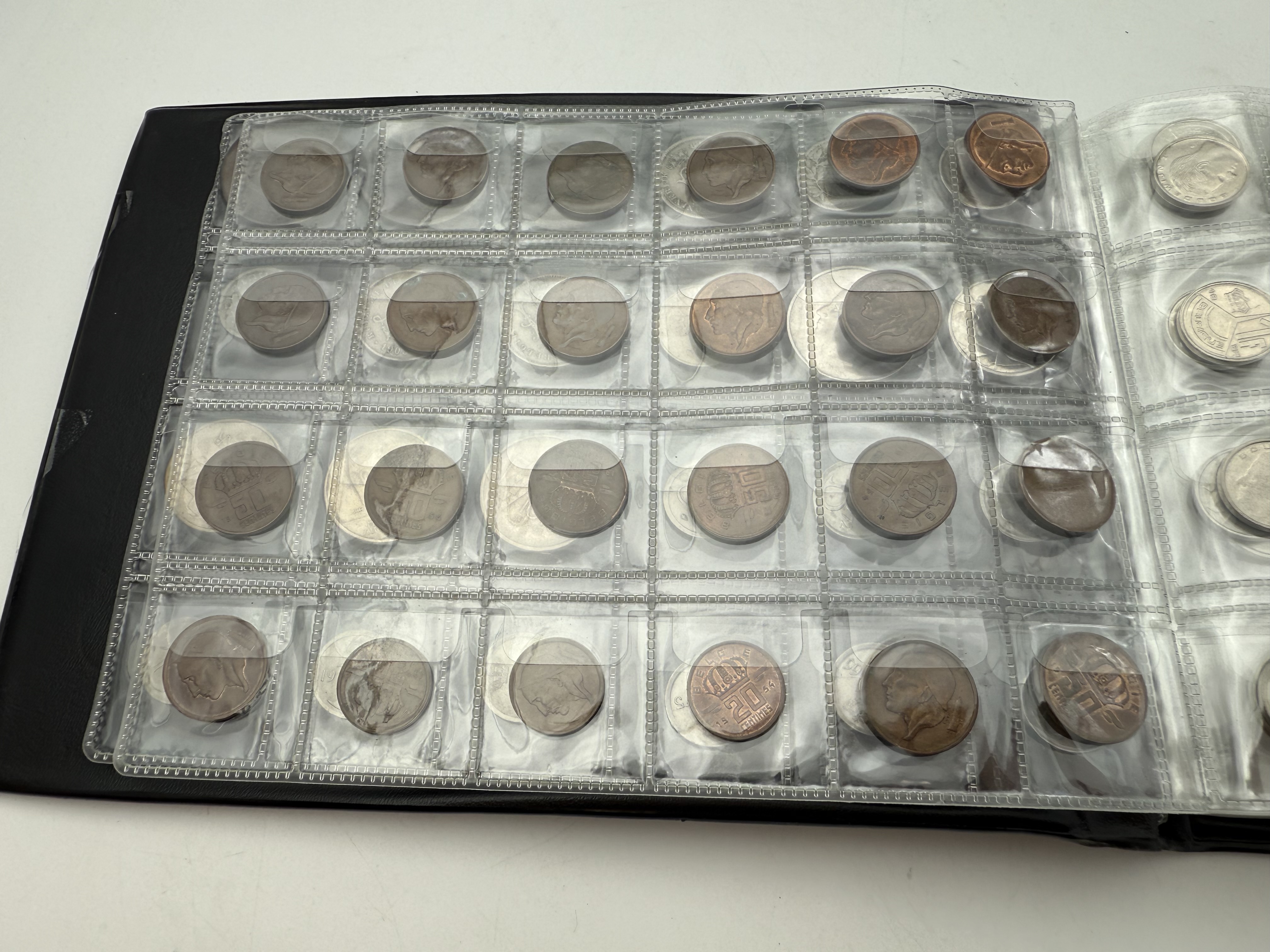 Belgium - A collection of several hundred coins arranged in a special coin album, various conditions and years - 1 30