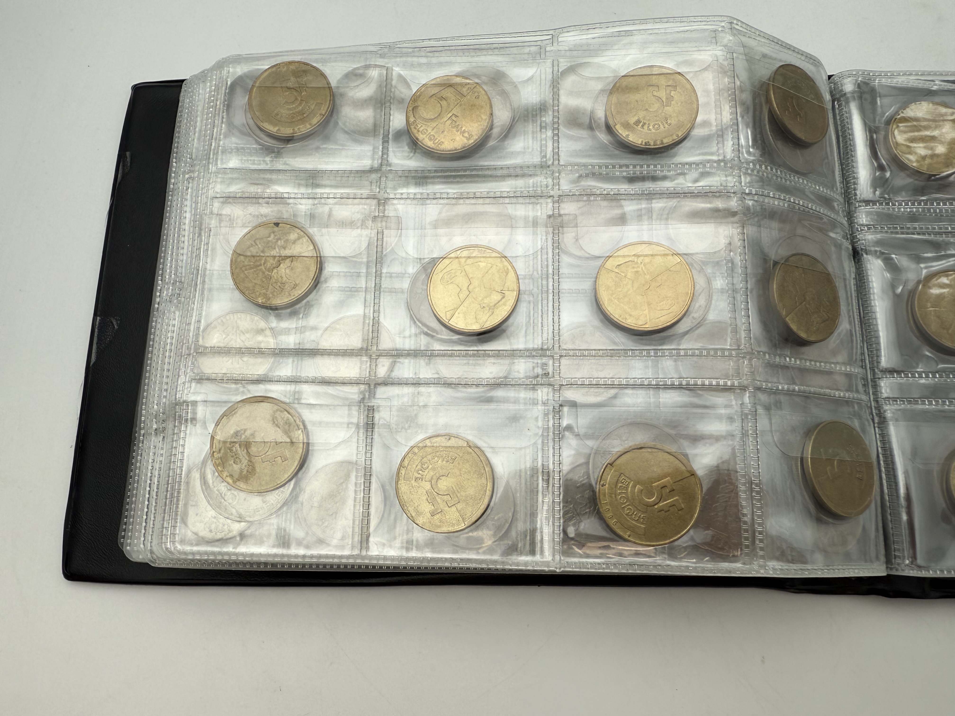 Belgium - A collection of several hundred coins arranged in a special coin album, various conditions and years - 1 19