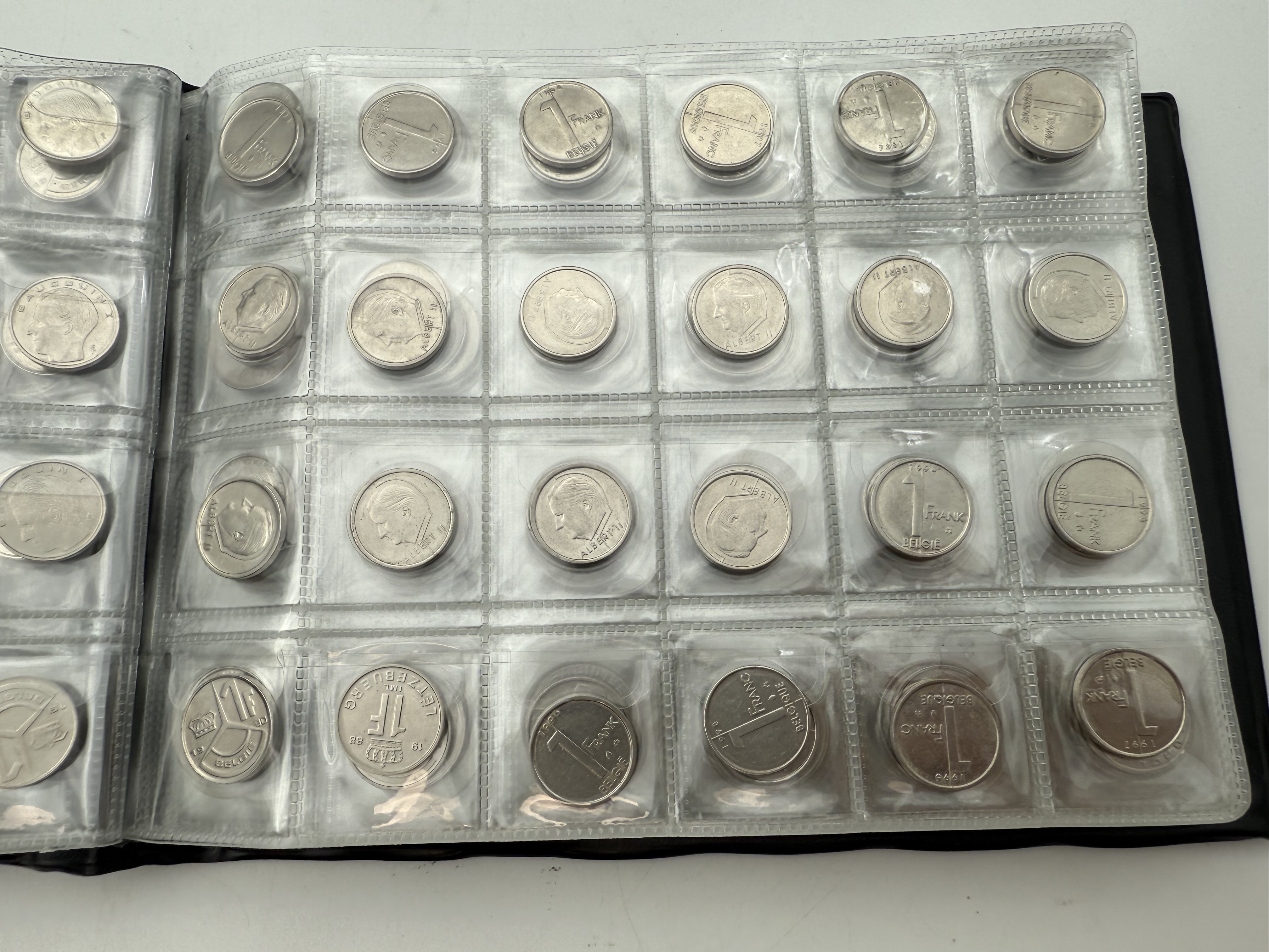 Belgium - A collection of several hundred coins arranged in a special coin album, various conditions and years - 1 3