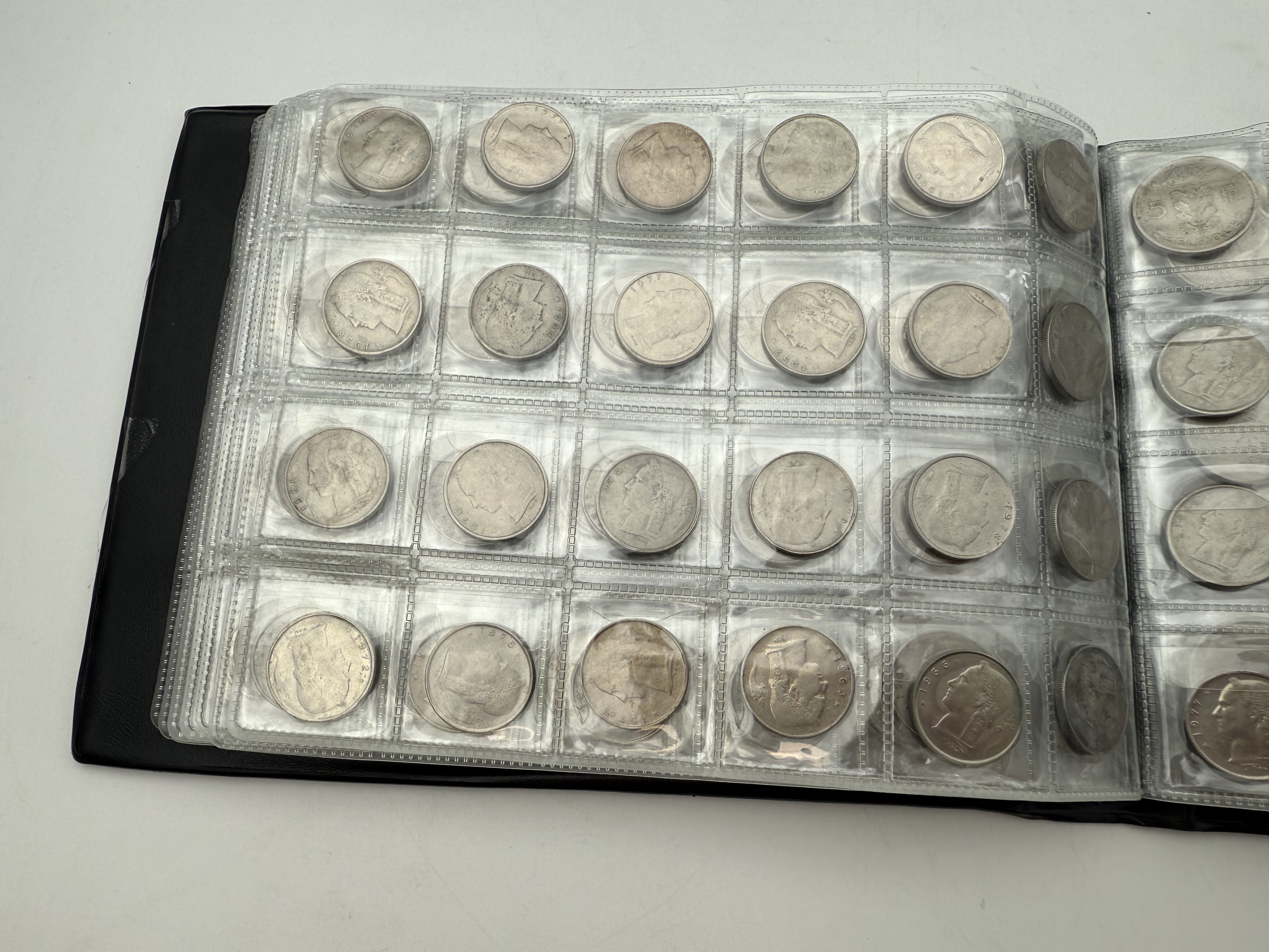 Belgium - A collection of several hundred coins arranged in a special coin album, various conditions and years - 1 13