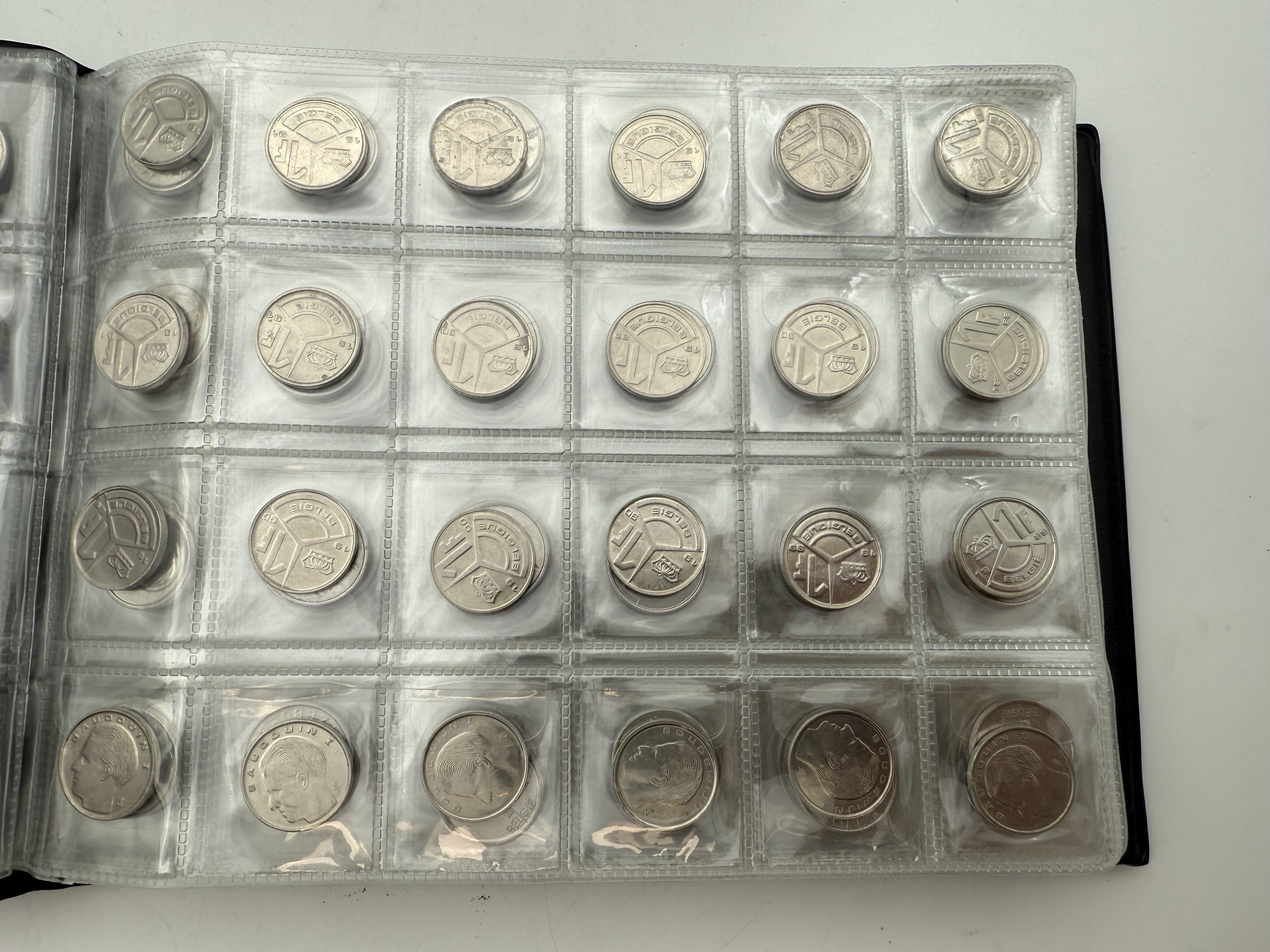 Belgium - A collection of several hundred coins arranged in a special coin album, various conditions and years - 1 1