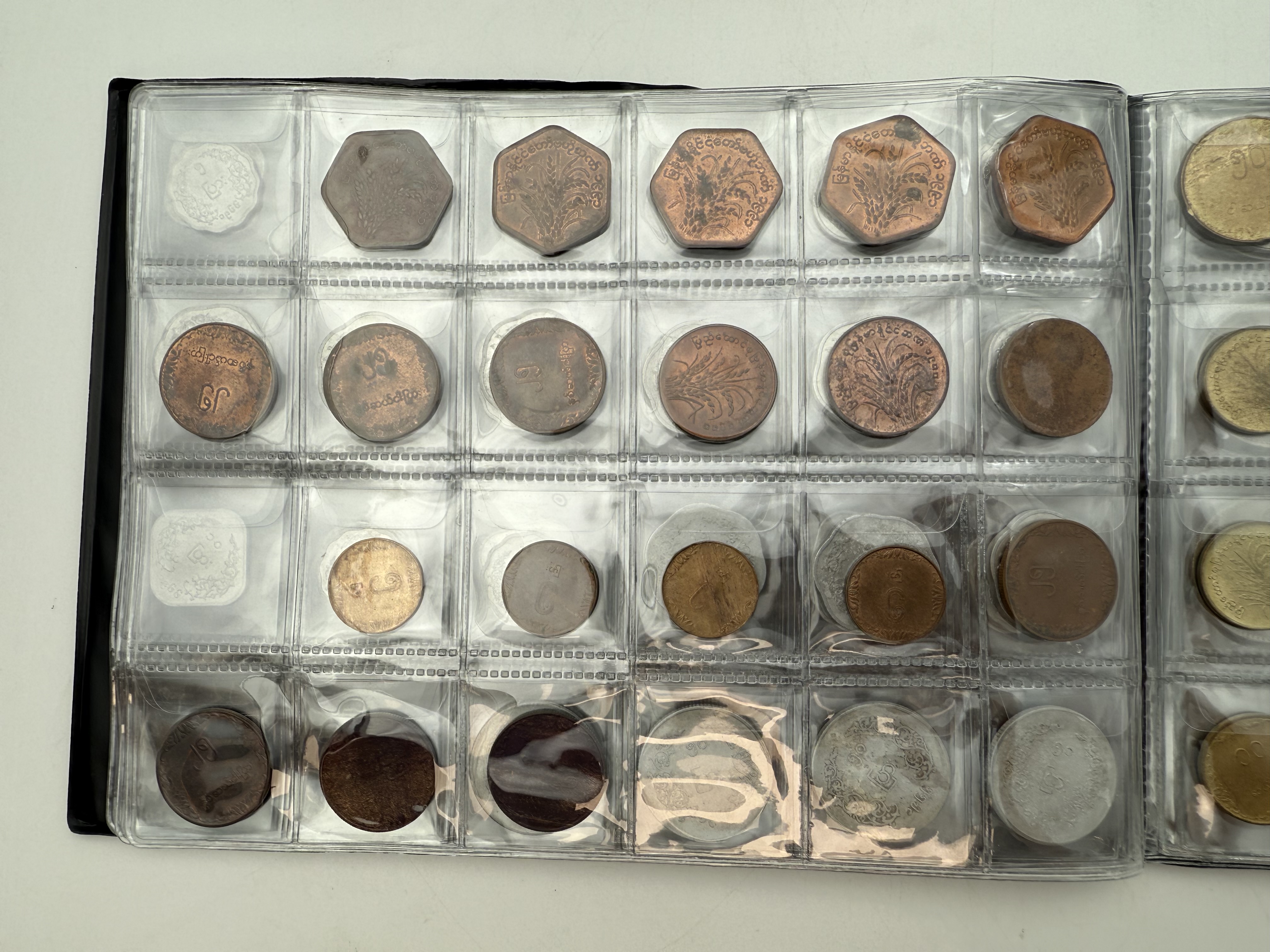 Burma / Myanmar - a collection of several hundred coins arranged in a special coin album, various conditions and years - 1 15