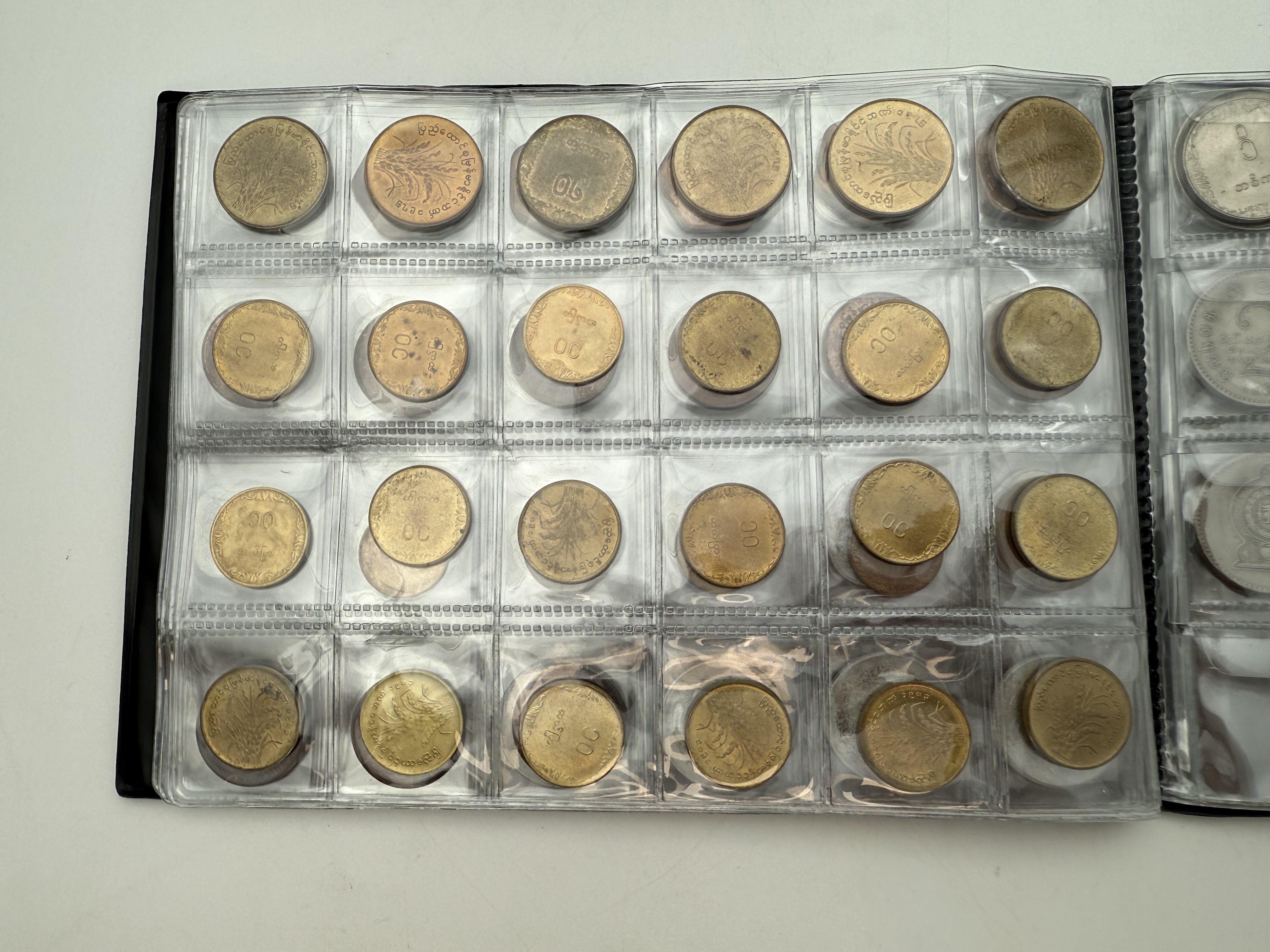 Burma / Myanmar - a collection of several hundred coins arranged in a special coin album, various conditions and years - 1 2