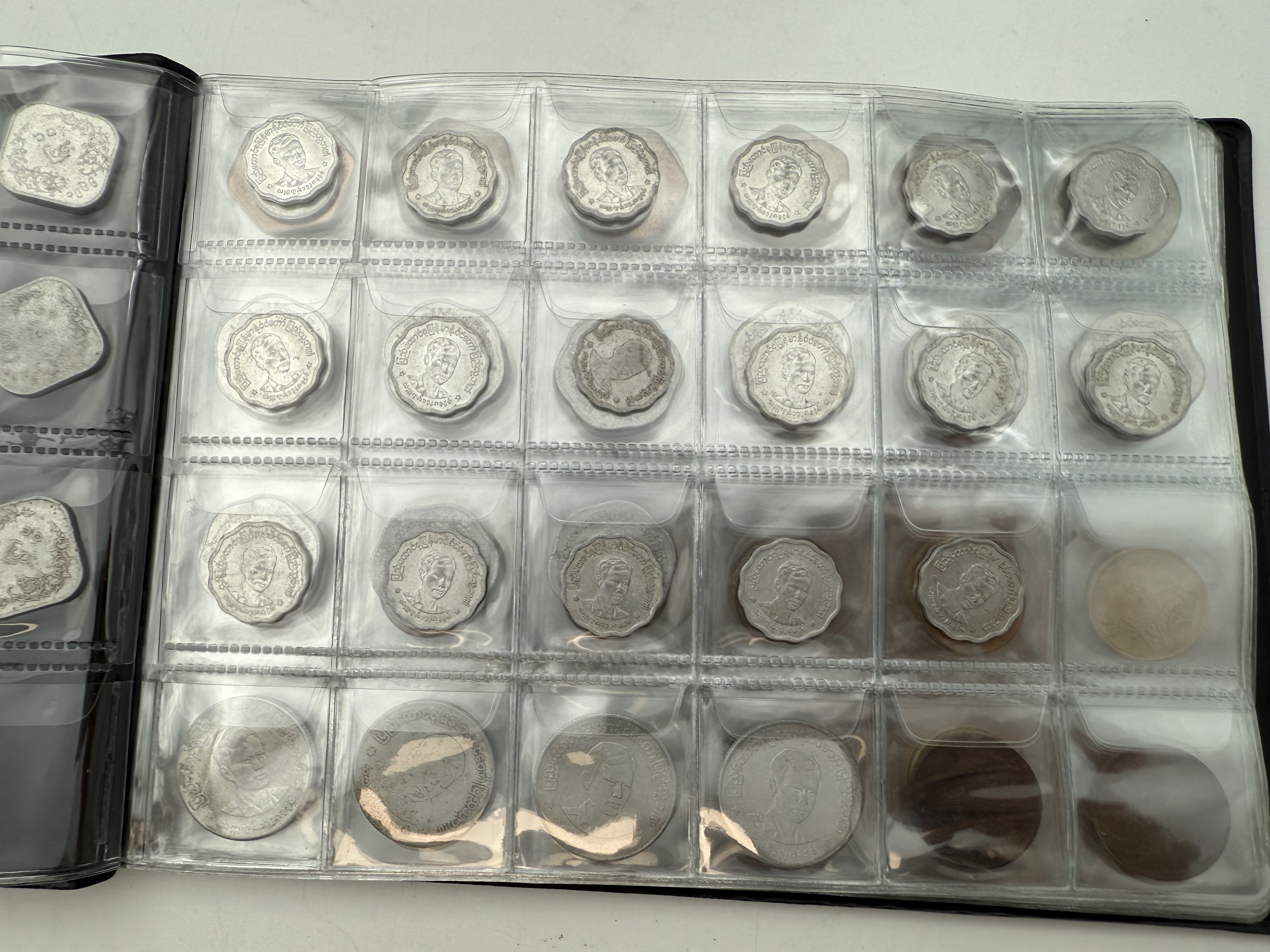 Burma / Myanmar - a collection of several hundred coins arranged in a special coin album, various conditions and years - 1 10