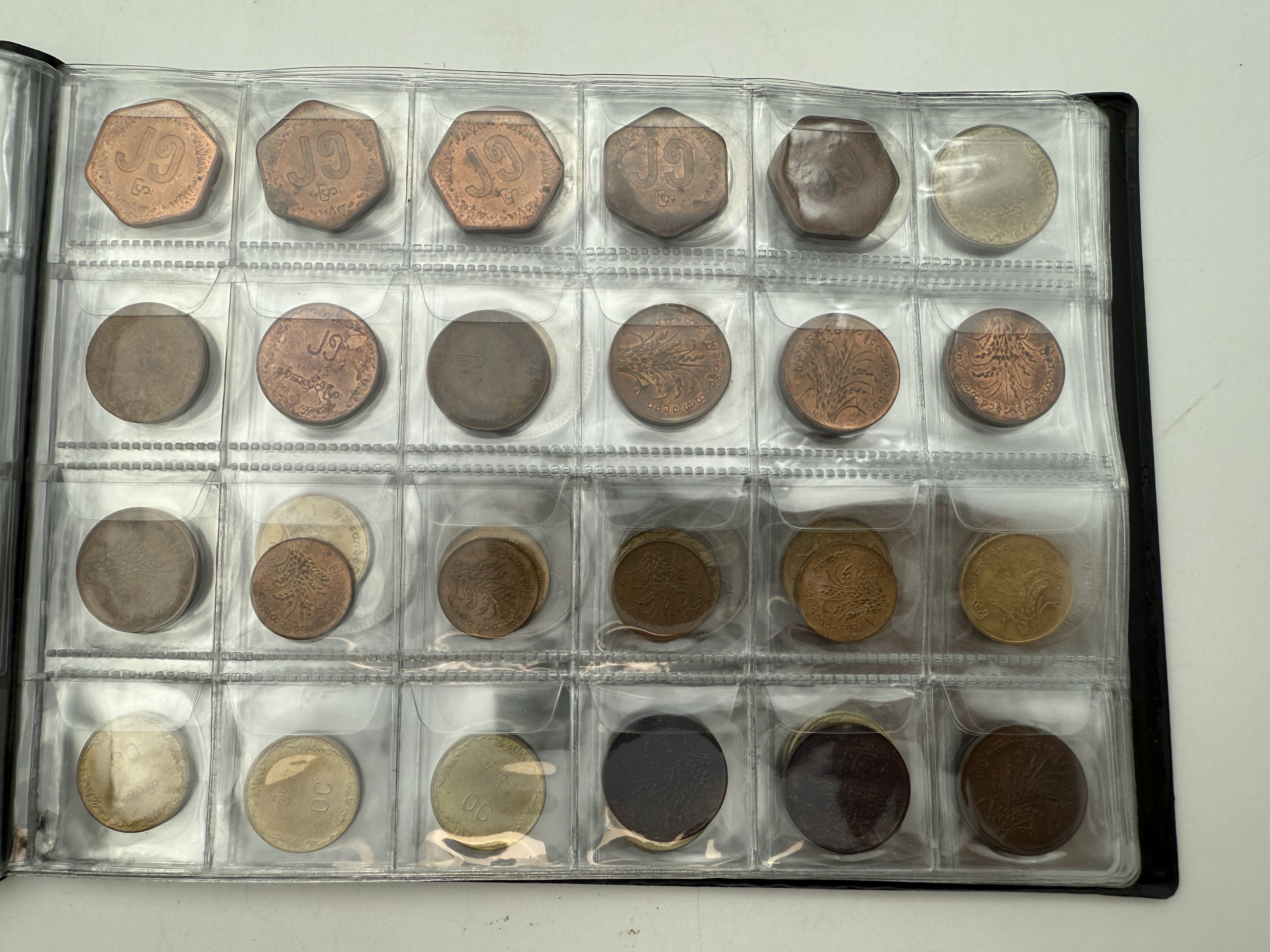 Burma / Myanmar - a collection of several hundred coins arranged in a special coin album, various conditions and years - 1 14