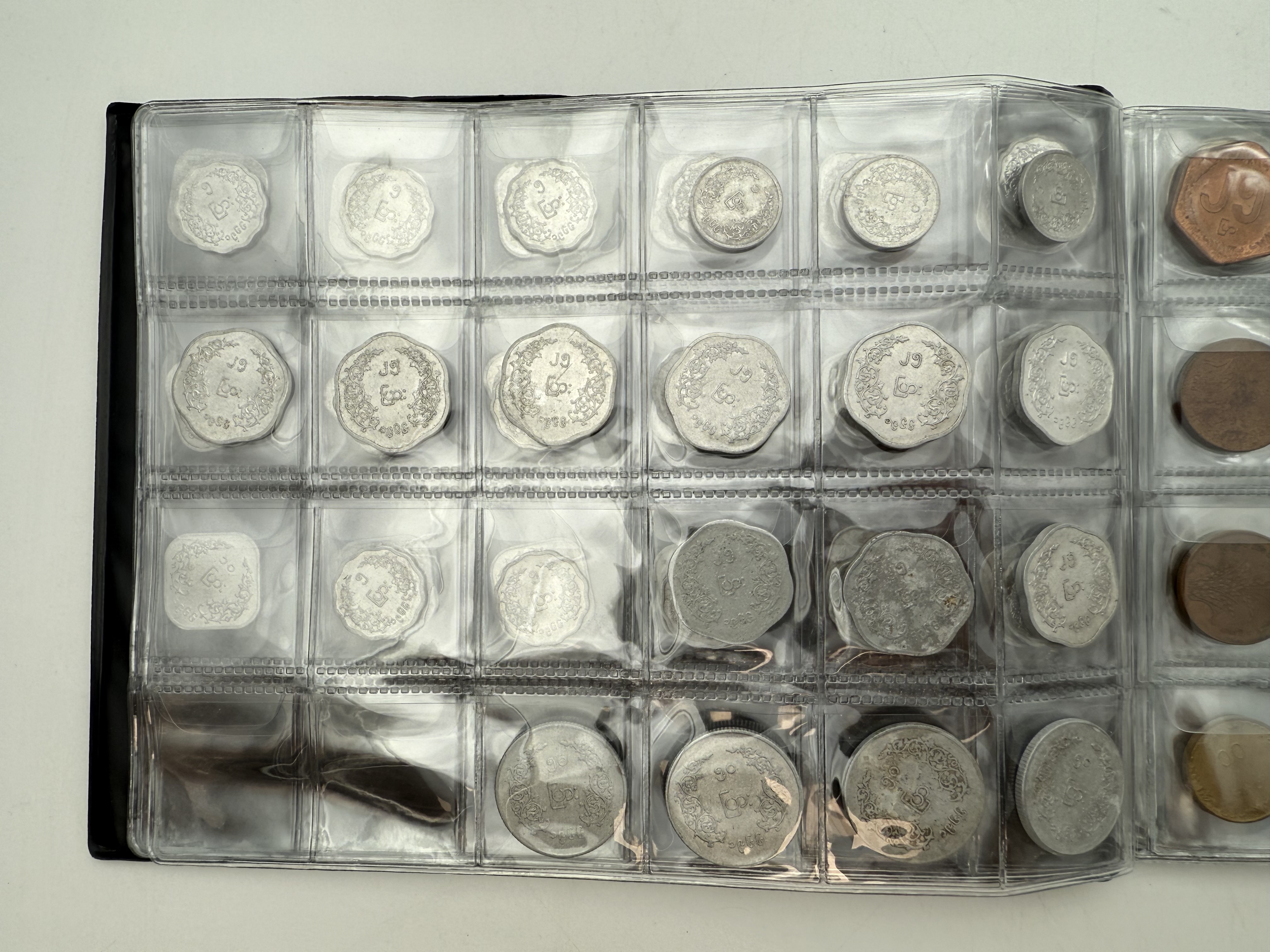 Burma / Myanmar - a collection of several hundred coins arranged in a special coin album, various conditions and years - 1 13