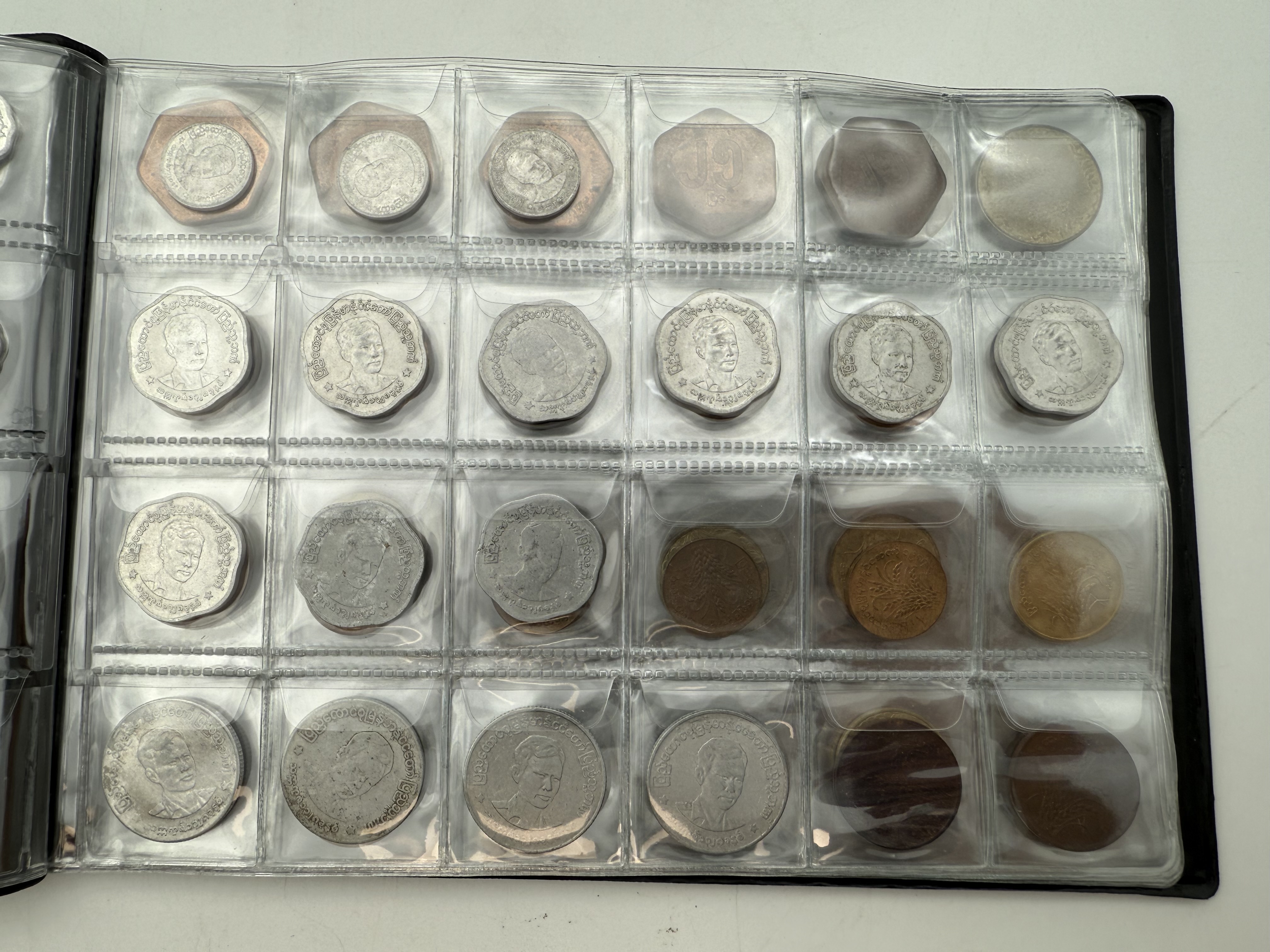 Burma / Myanmar - a collection of several hundred coins arranged in a special coin album, various conditions and years - 1 12