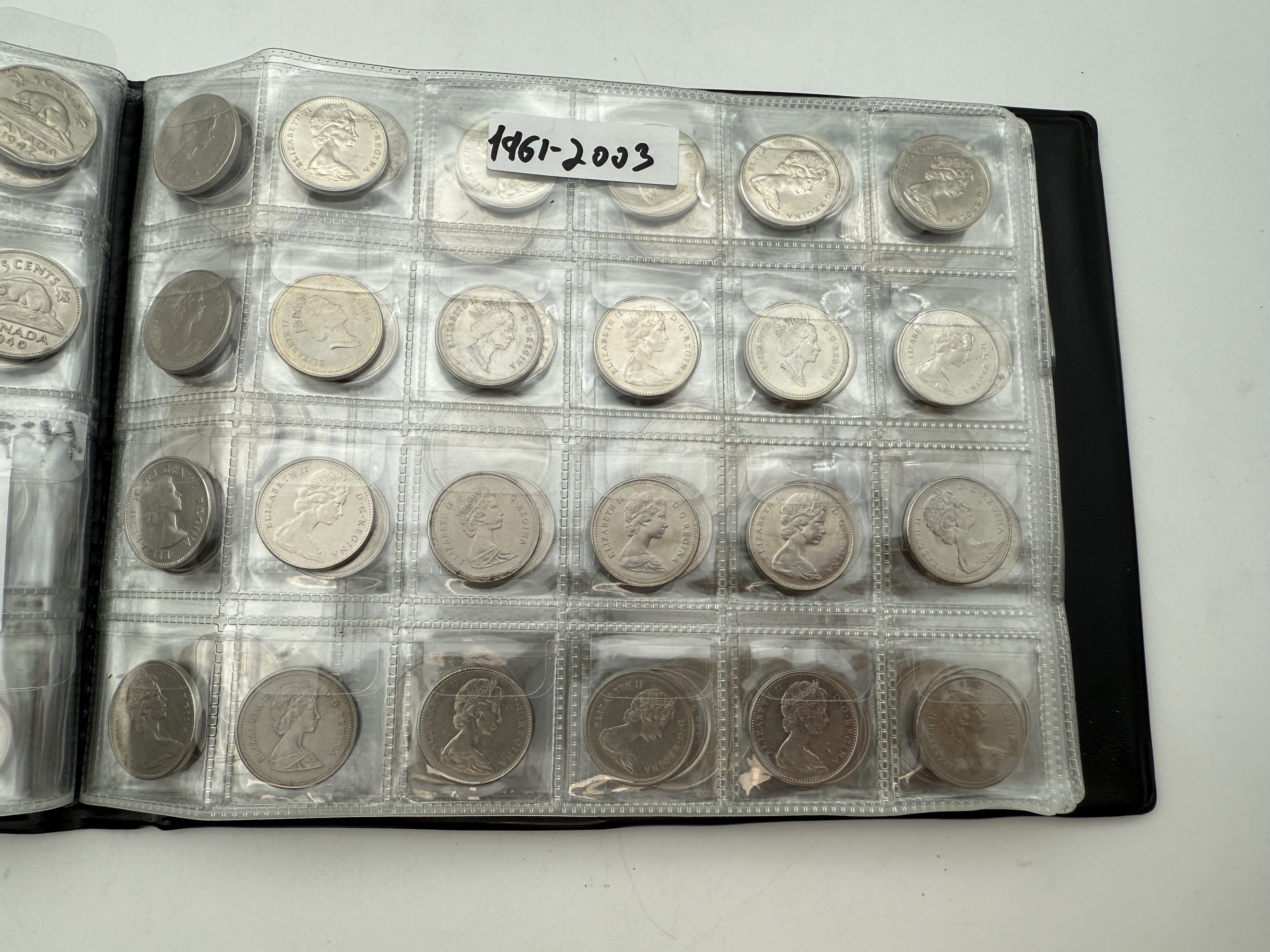 Canada - A collection of several hundred coins arranged in a special coin album, various conditions and years - 1 11